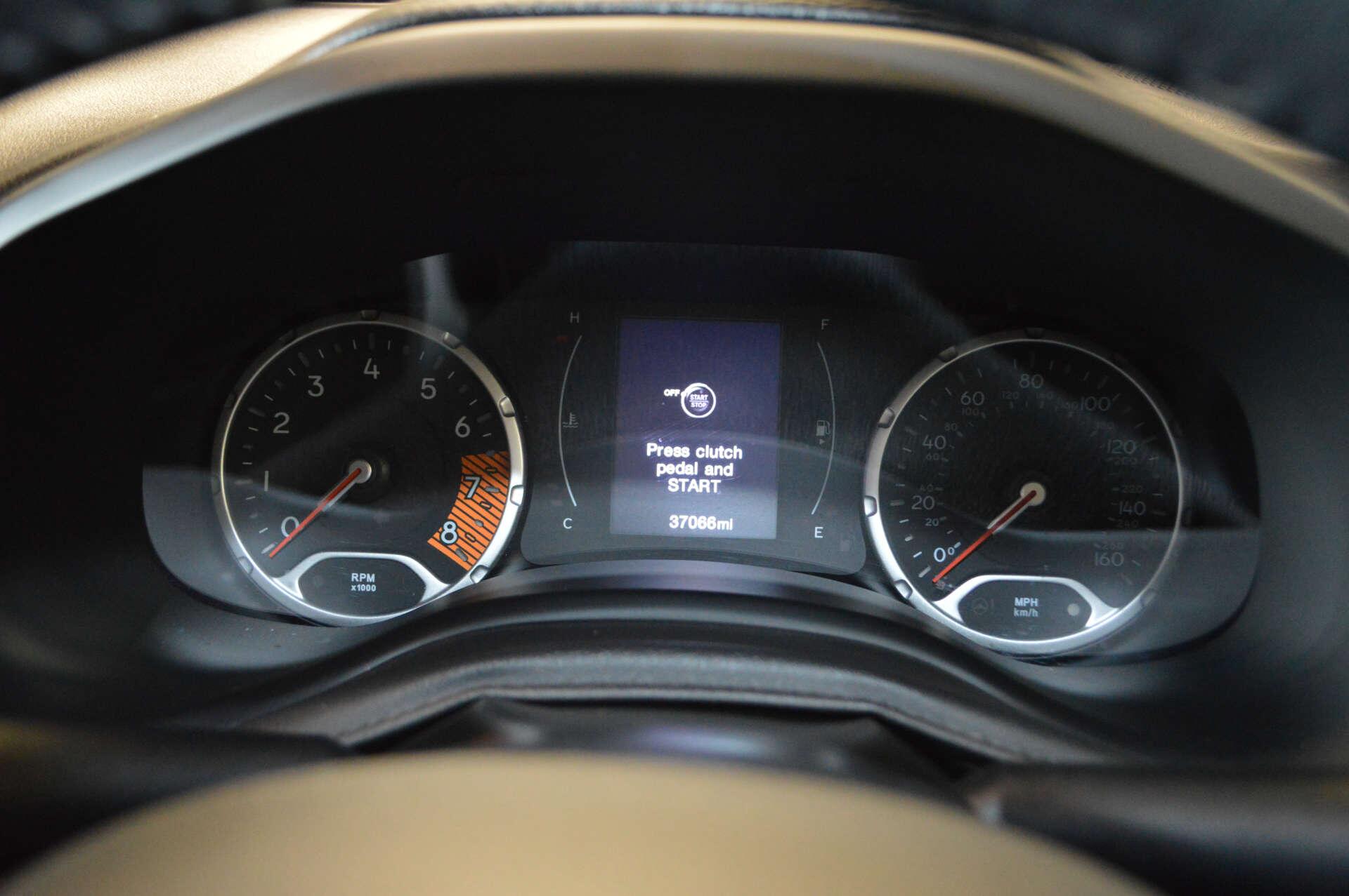 Jeep Renegade view 19