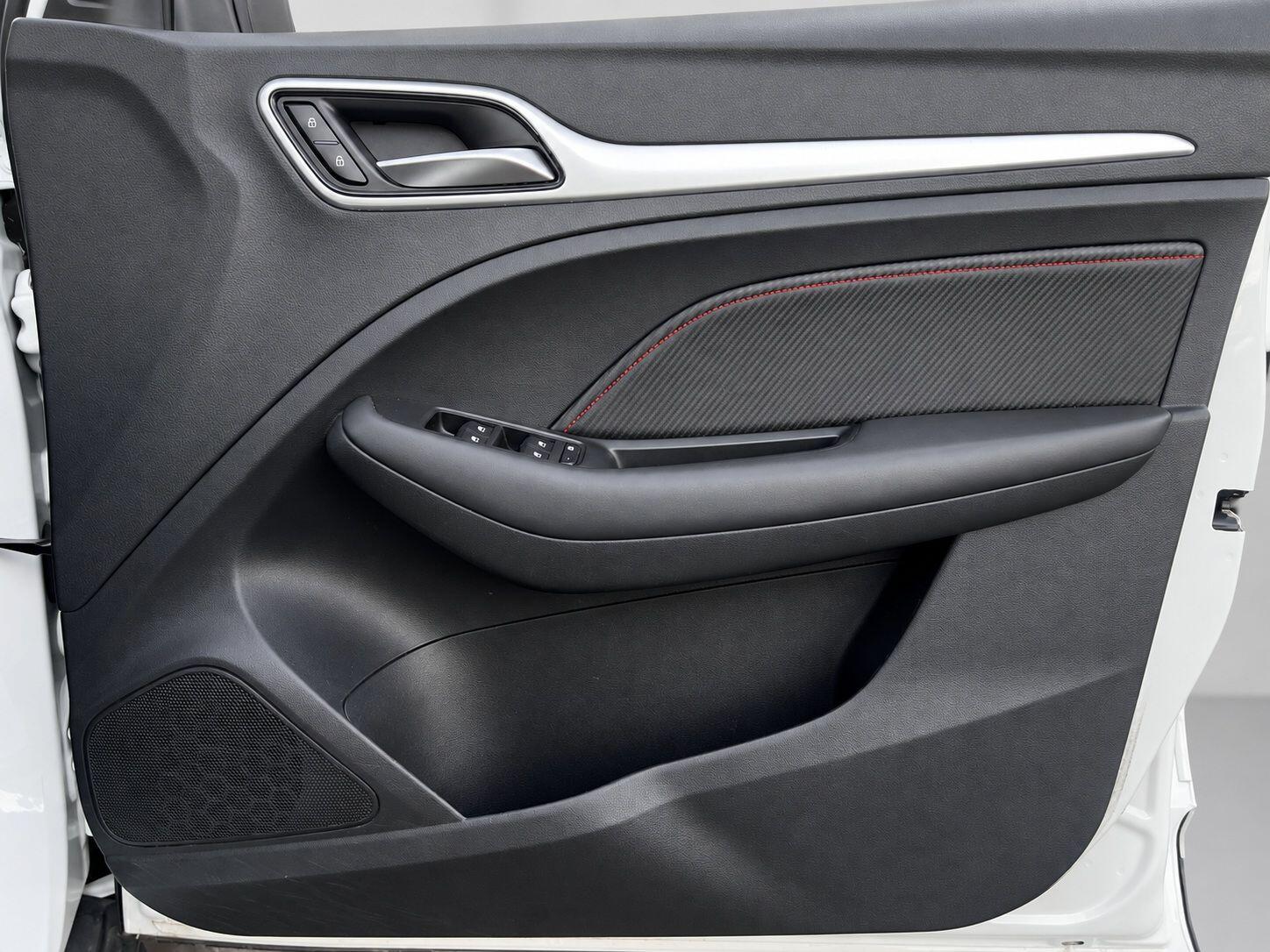 MG ZS view 16