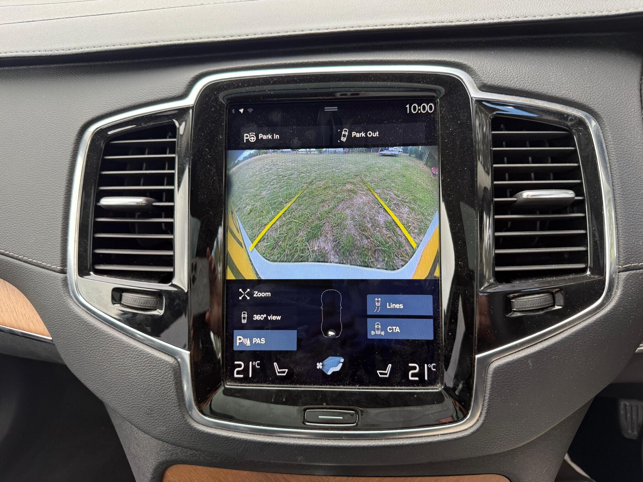 Volvo XC90 view 8