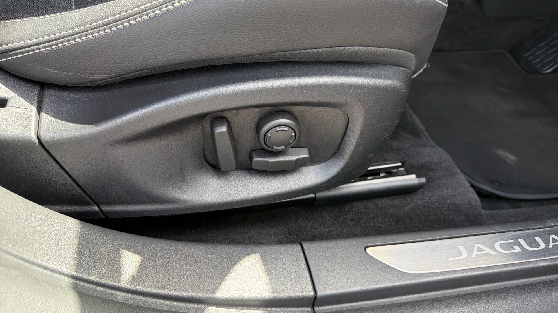 Jaguar I-Pace view 32