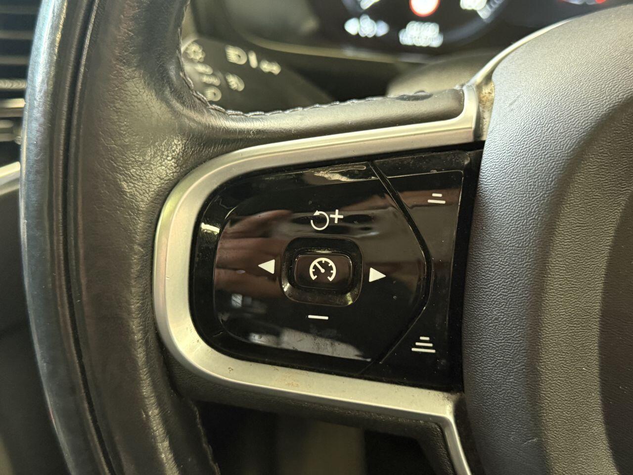 Volvo XC90 view 38