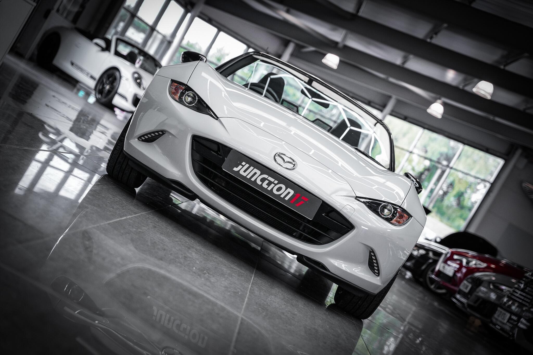 Mazda MX-5 view 4