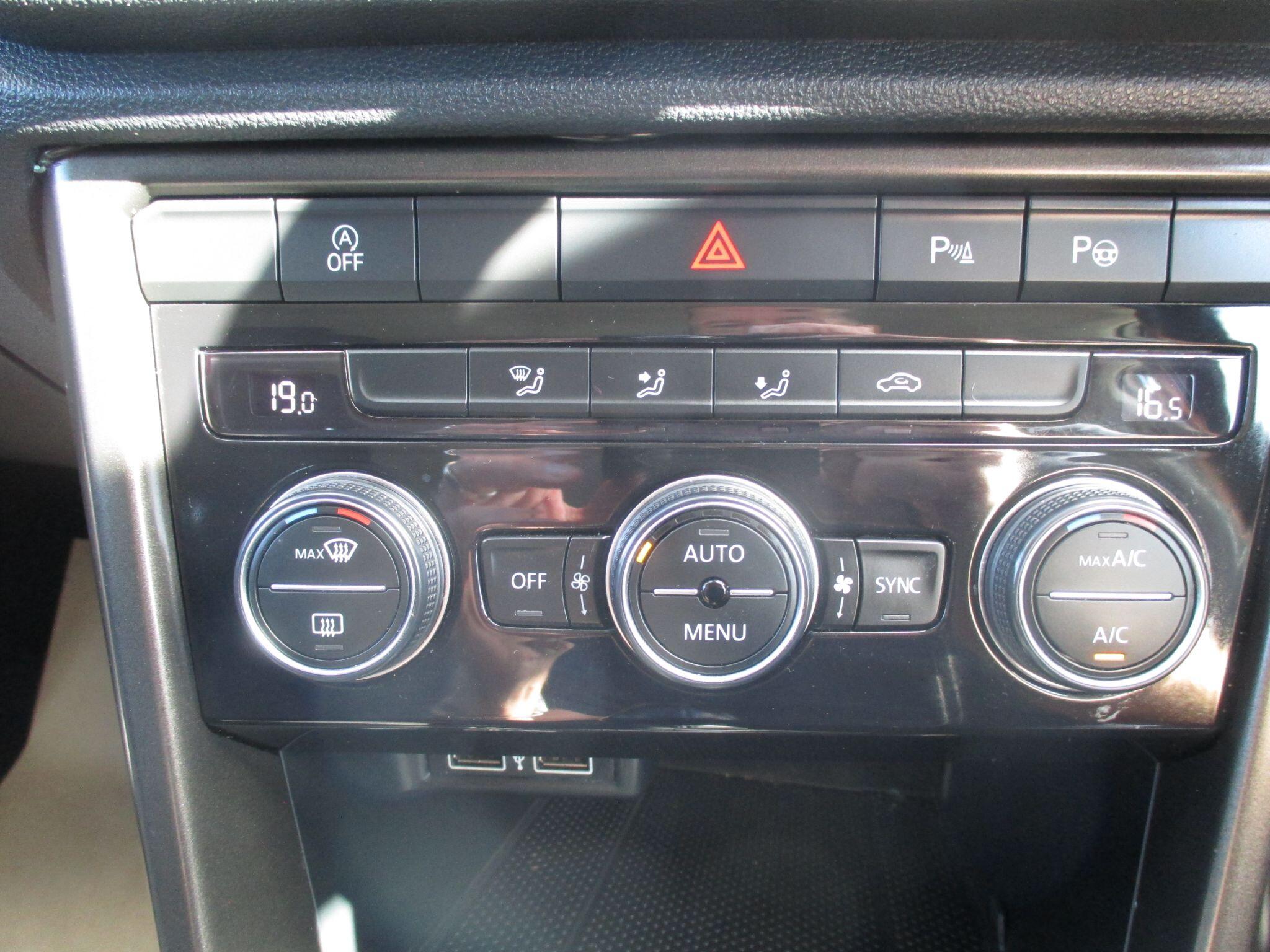 Volkswagen T-Roc view 37