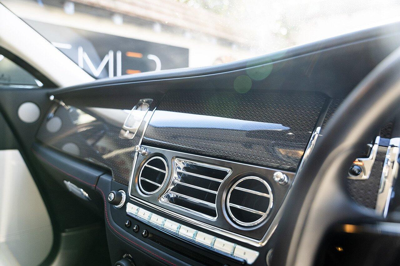 Rolls-Royce Wraith view 14