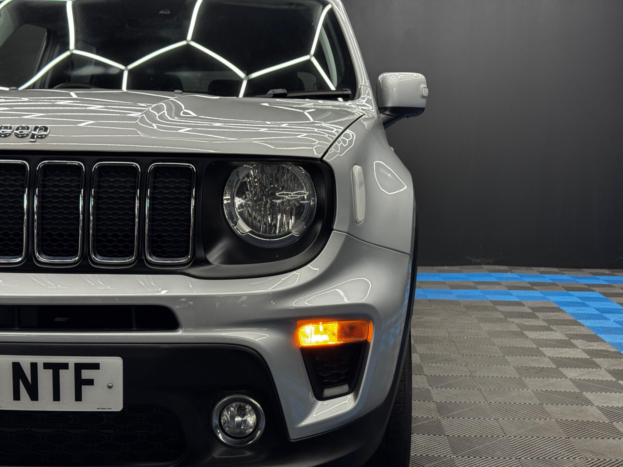 Jeep Renegade view 40