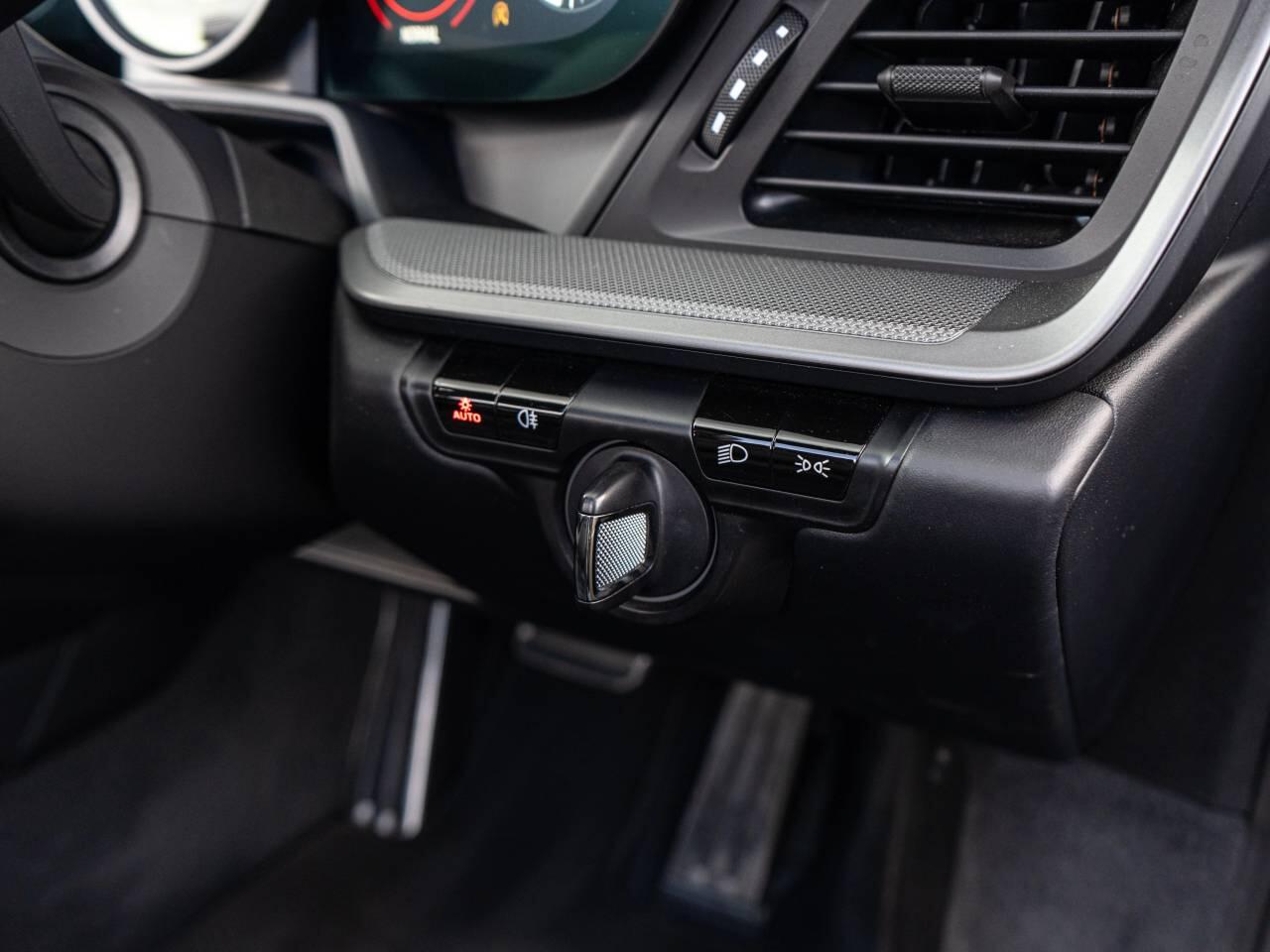 Porsche 911 view 19