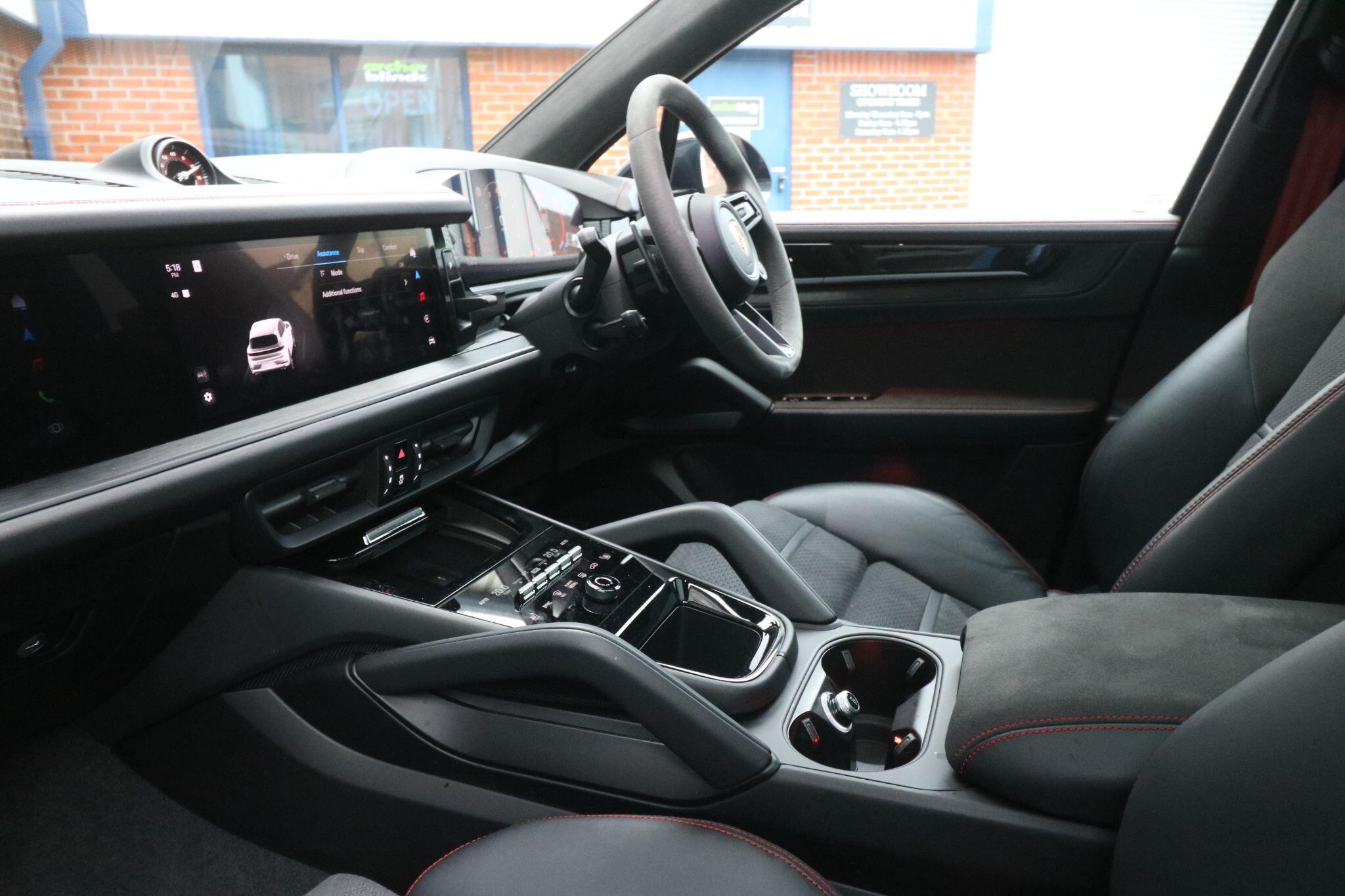 Porsche Cayenne view 36