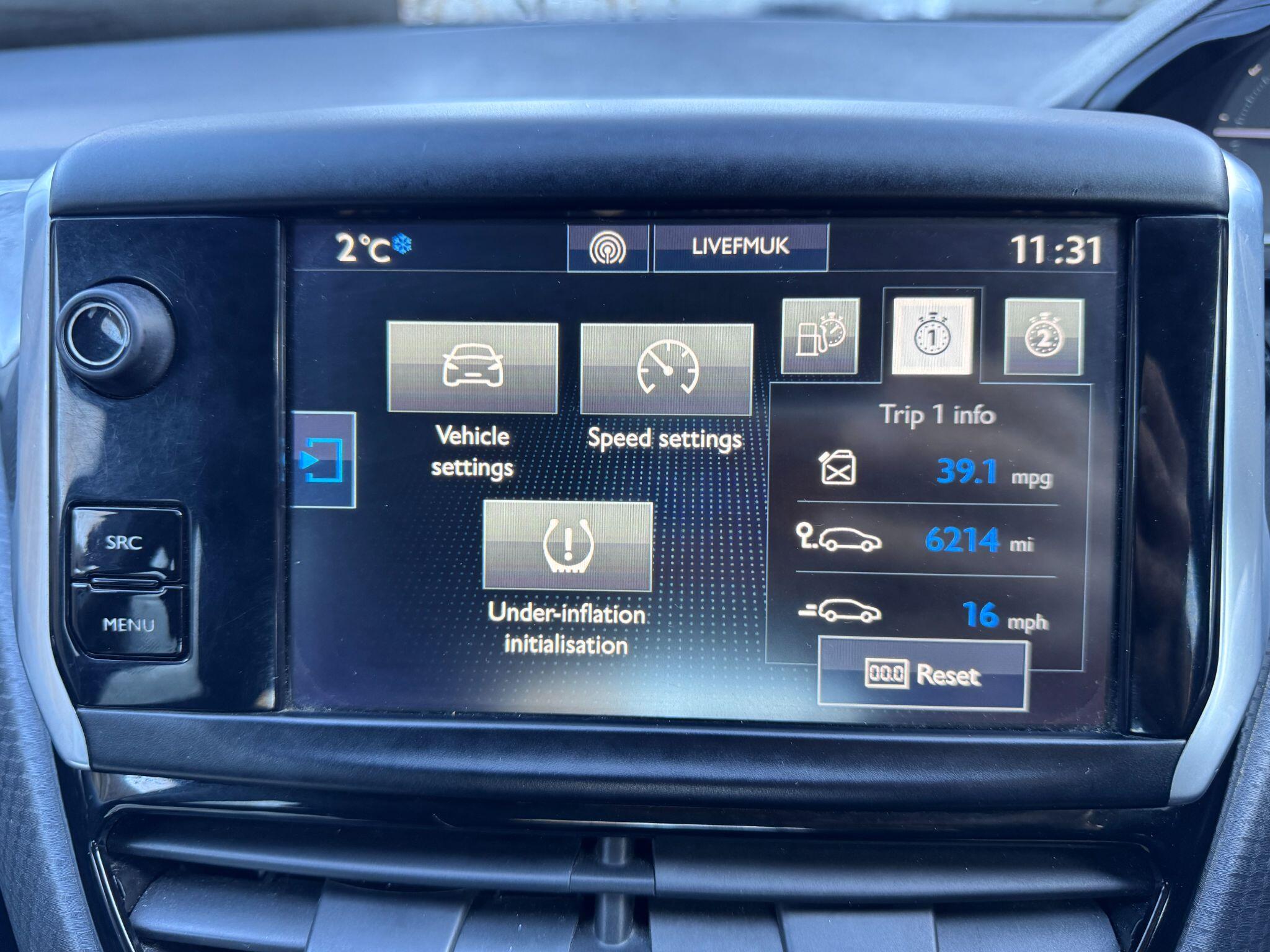 2016 Peugeot 208 image 32