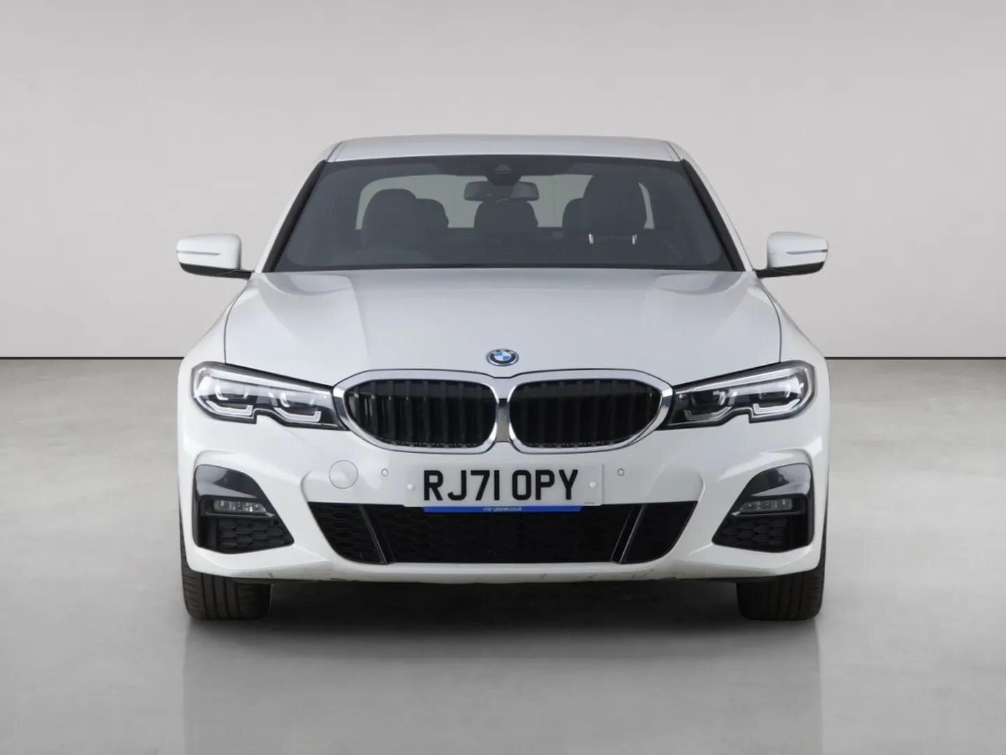 BMW 3 Series view 5
