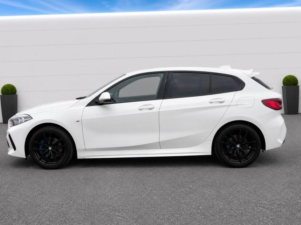 BMW 1 Series view 8