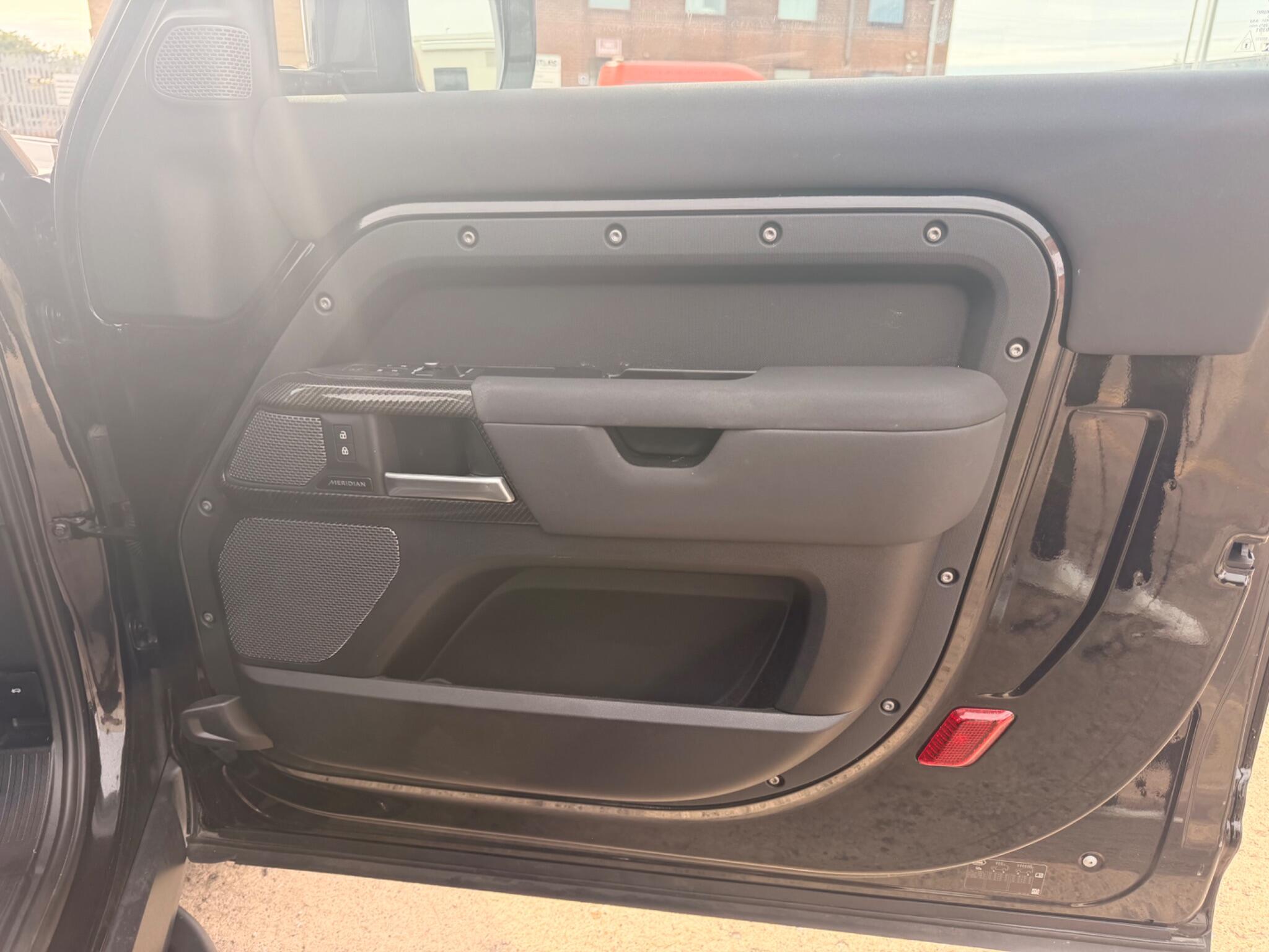 Land Rover Defender view 25