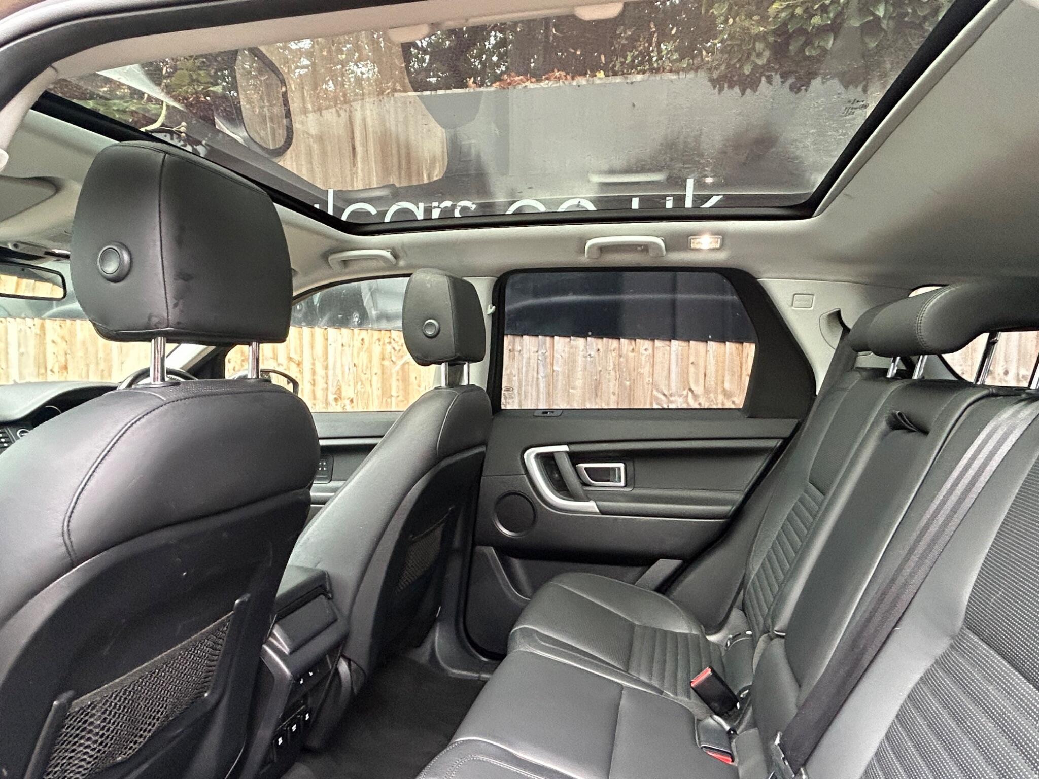 Land Rover Discovery Sport view 32