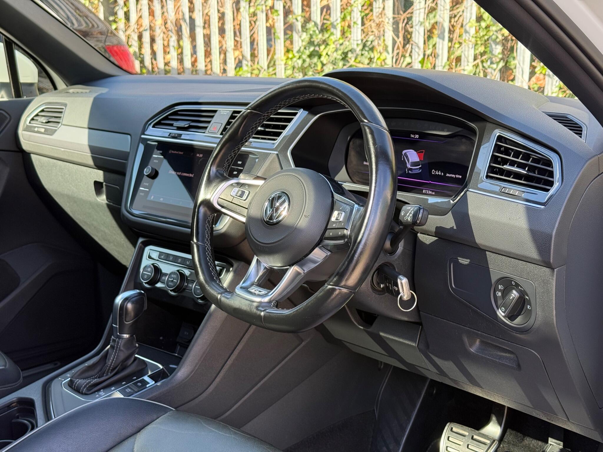 Volkswagen Tiguan view 12