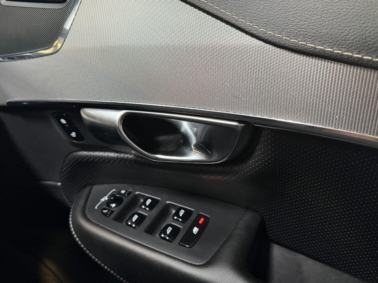 Volvo XC90 view 39