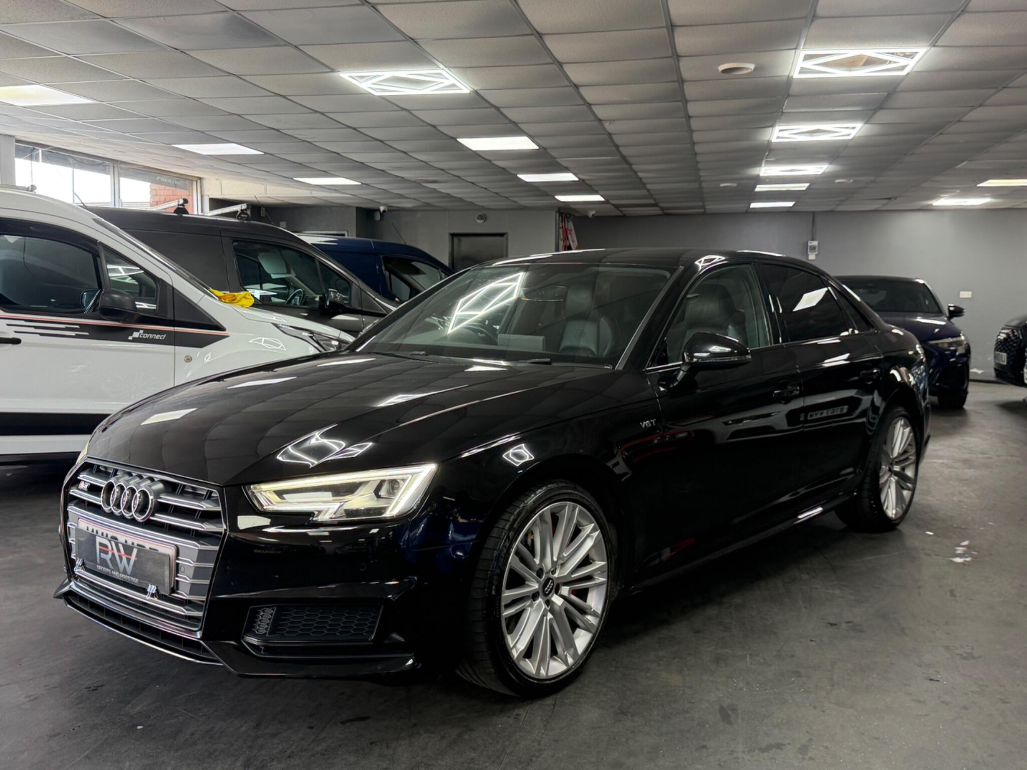 Audi S4 view 11