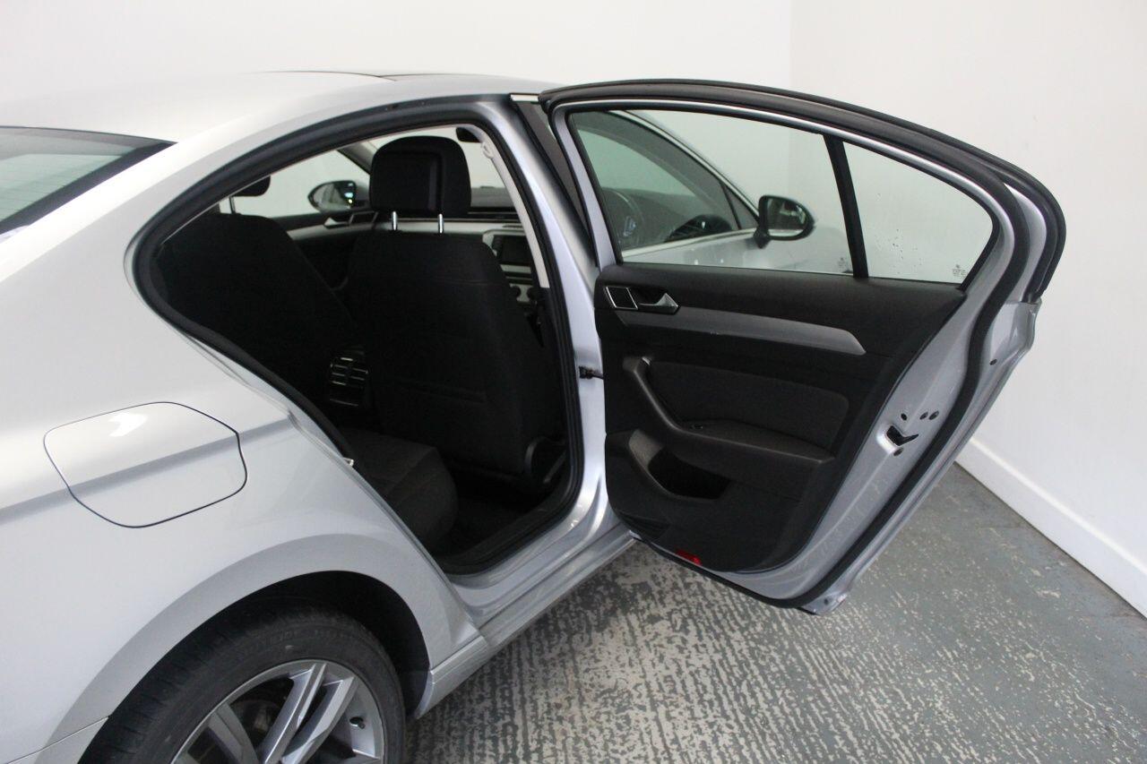 Volkswagen Passat view 26