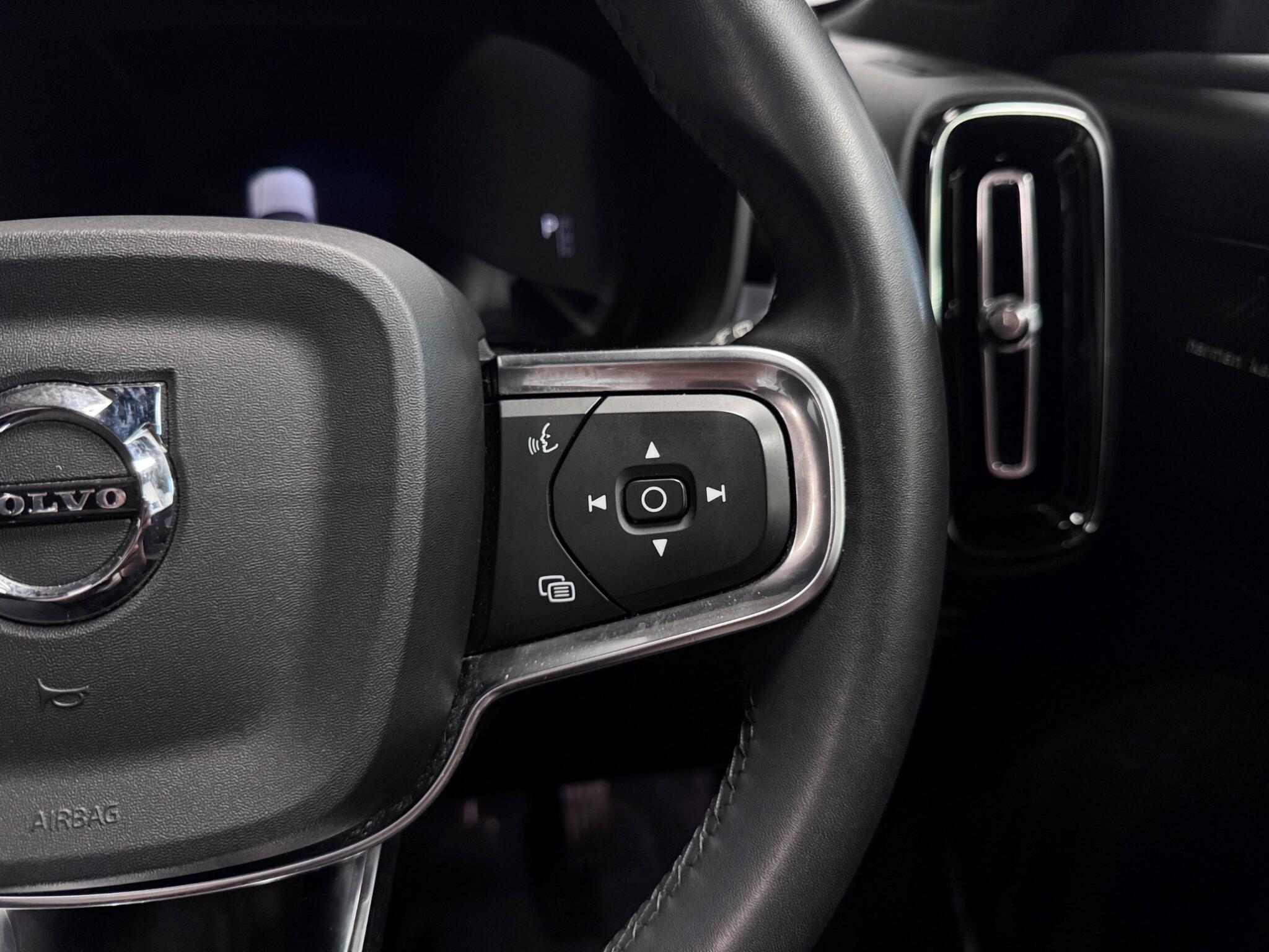 Volvo XC40 view 16
