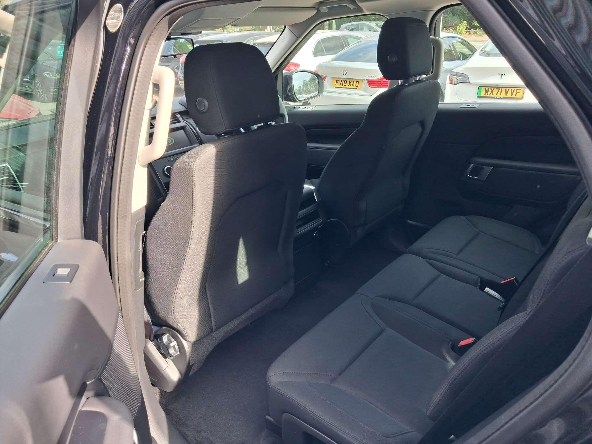 Land Rover Discovery view 17