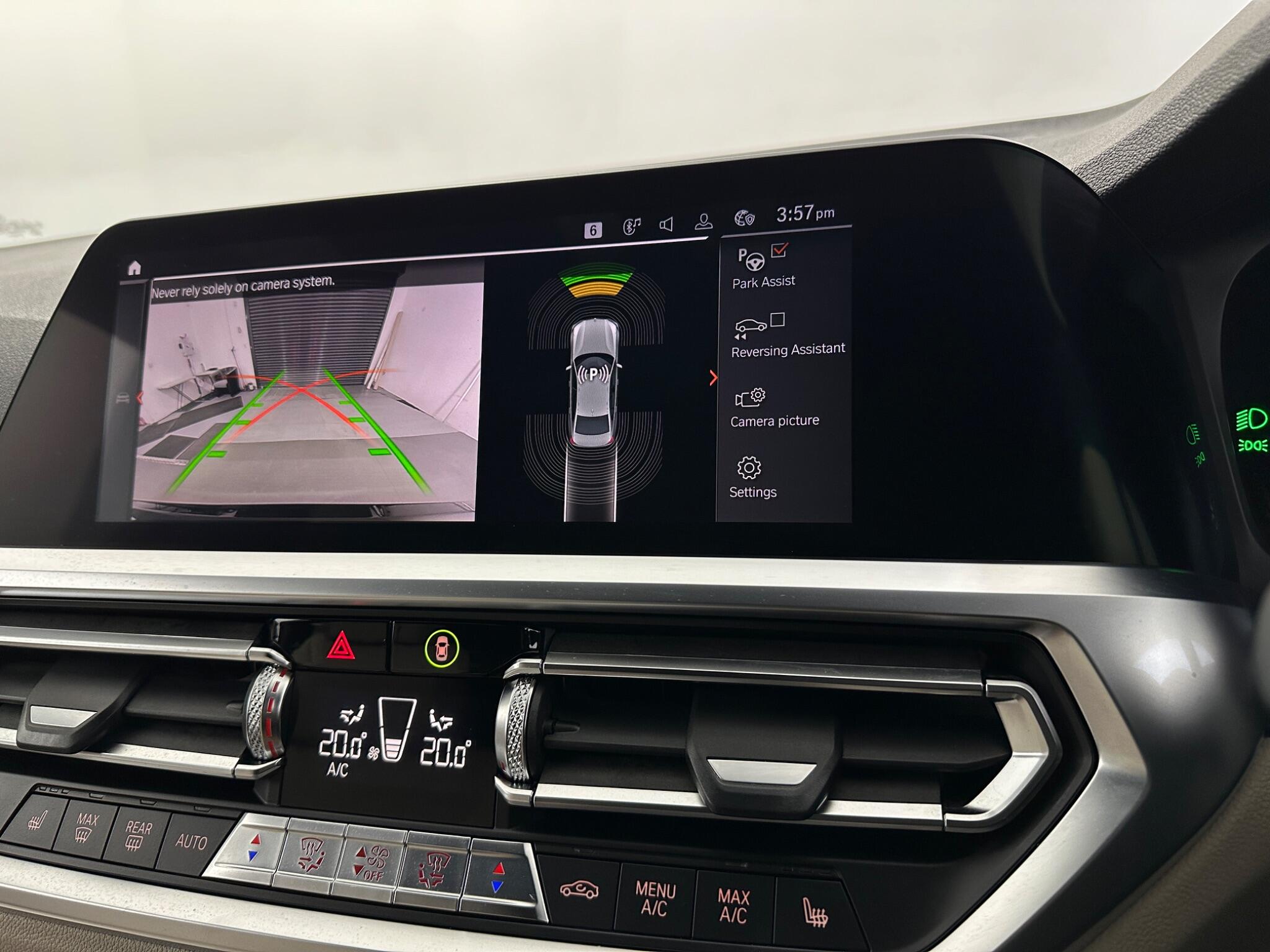 BMW 3 Series view 24