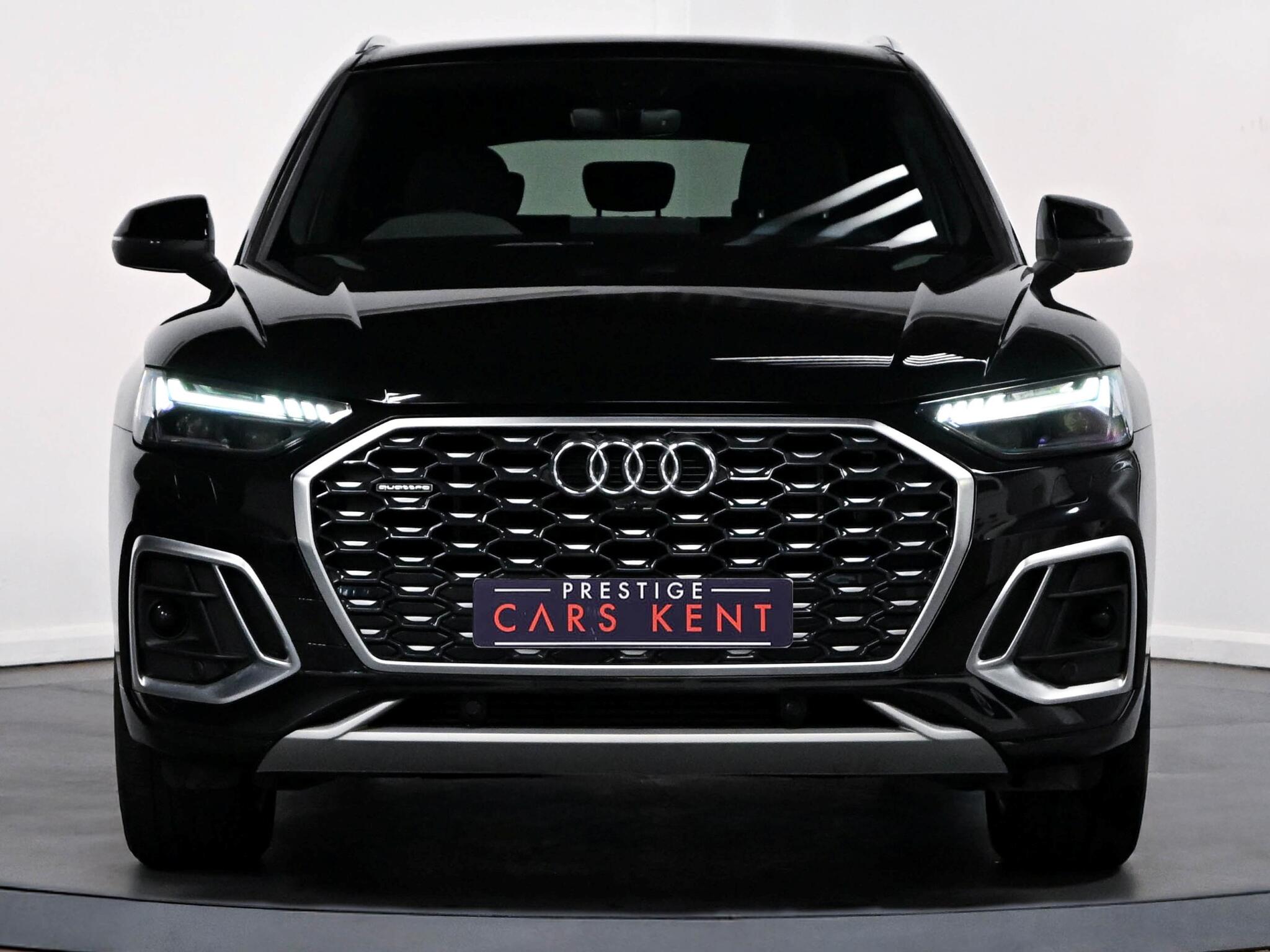 Audi Q5 view 16
