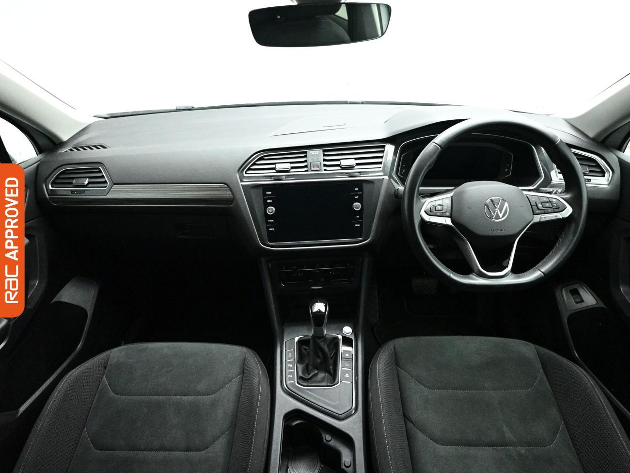 Volkswagen Tiguan Allspace view 2