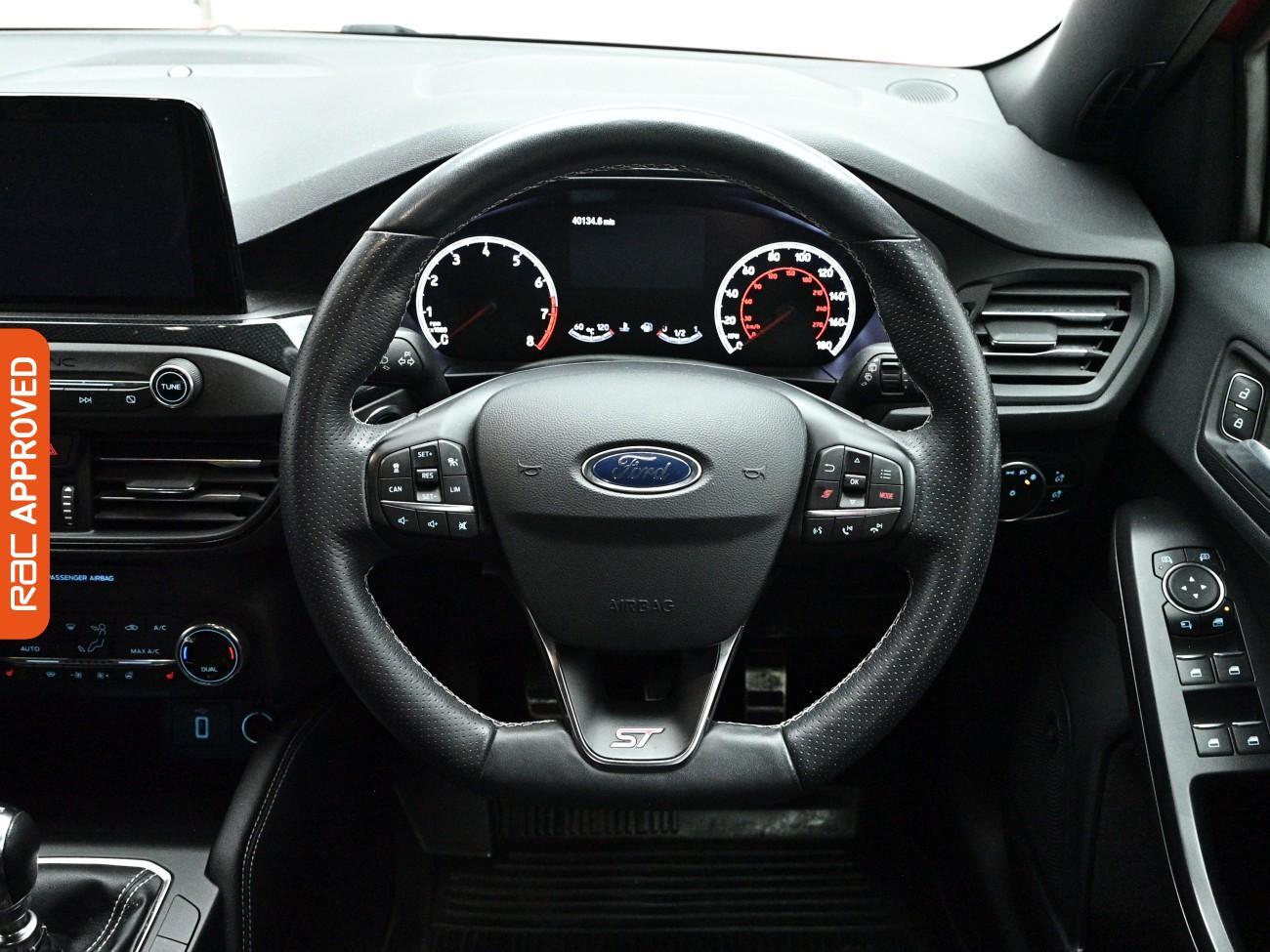 Ford Focus view 9