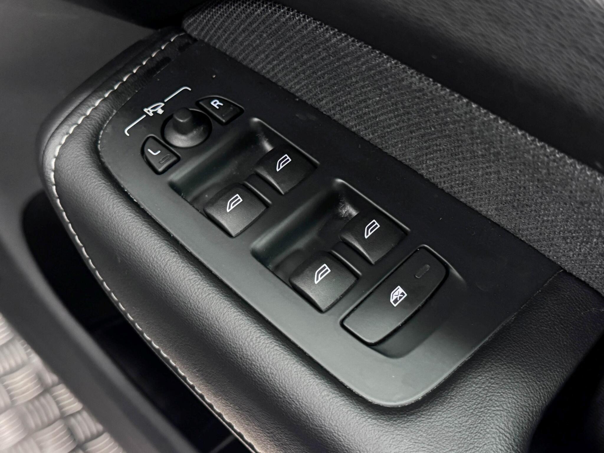 Volvo XC60 view 24