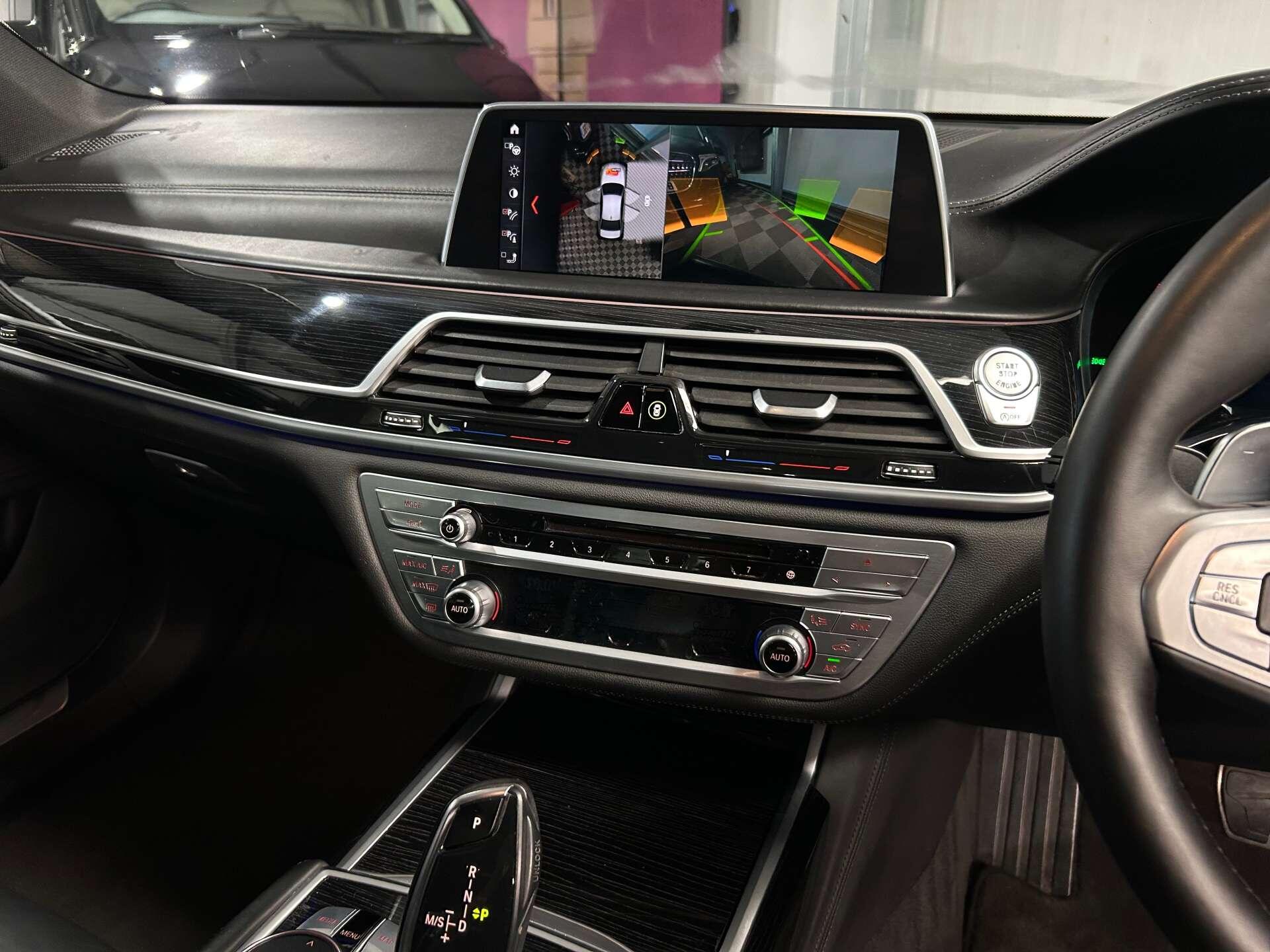 BMW 7 Series view 23