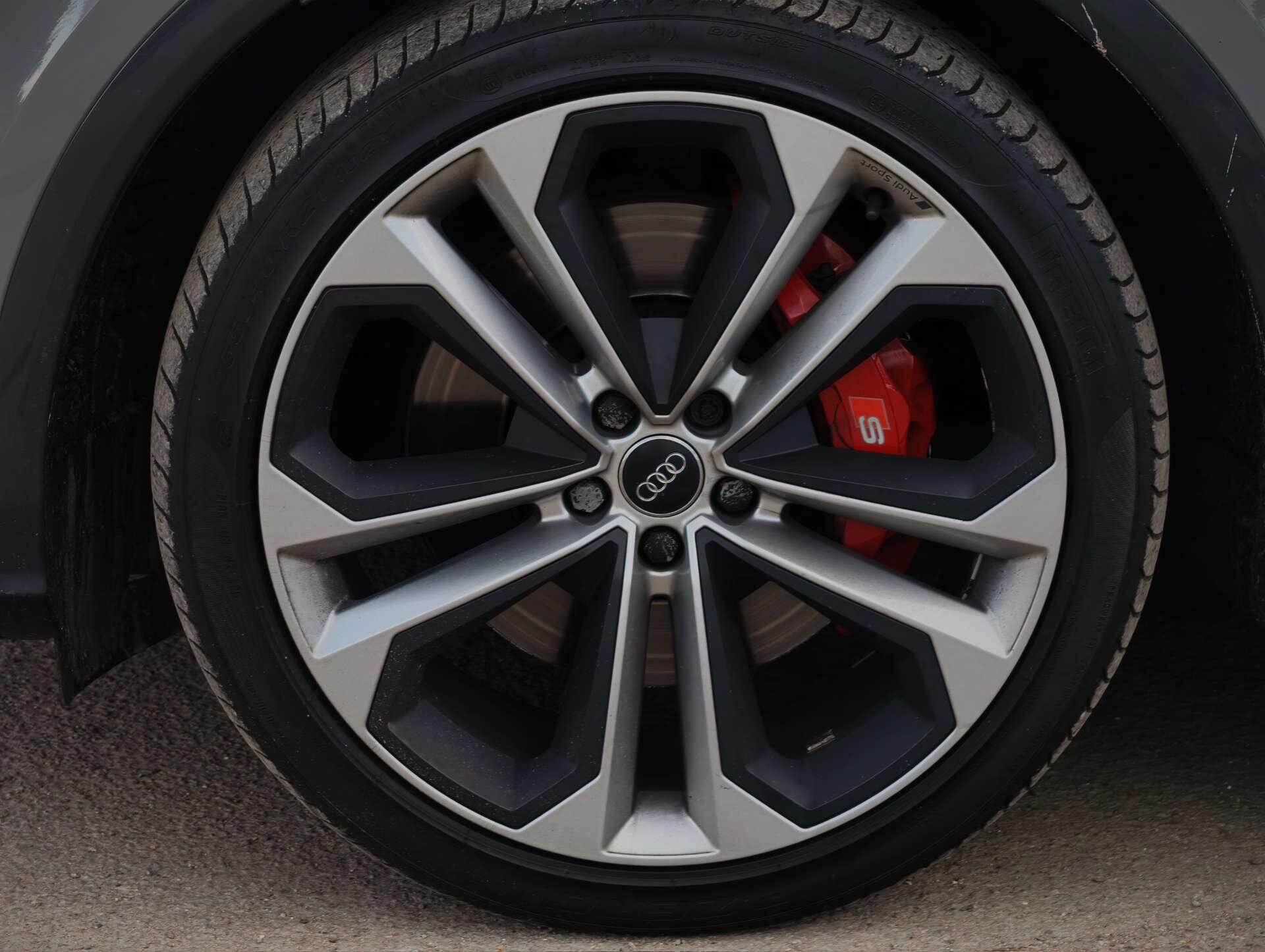 Audi SQ5 view 23