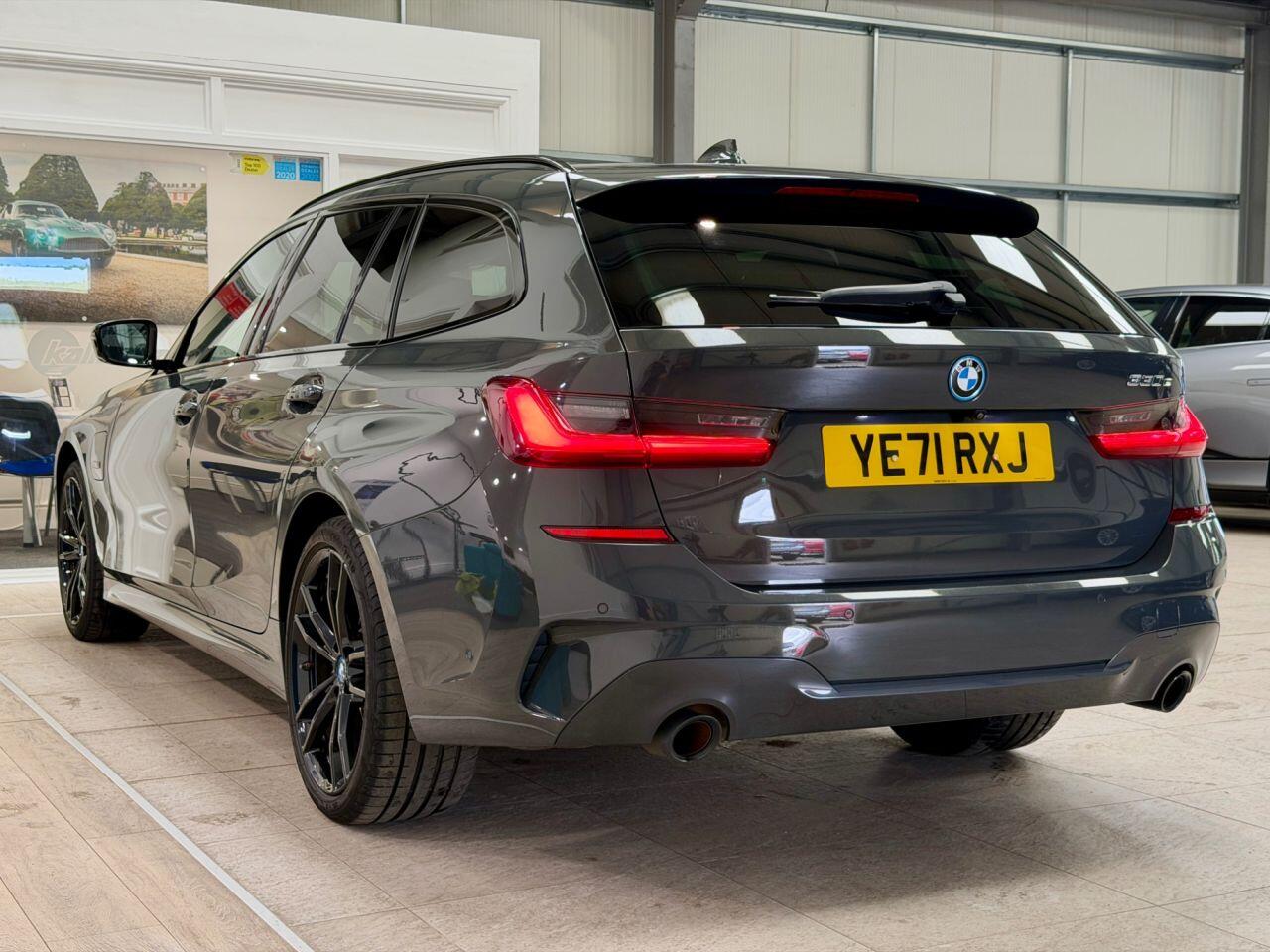 BMW 3 Series view 18