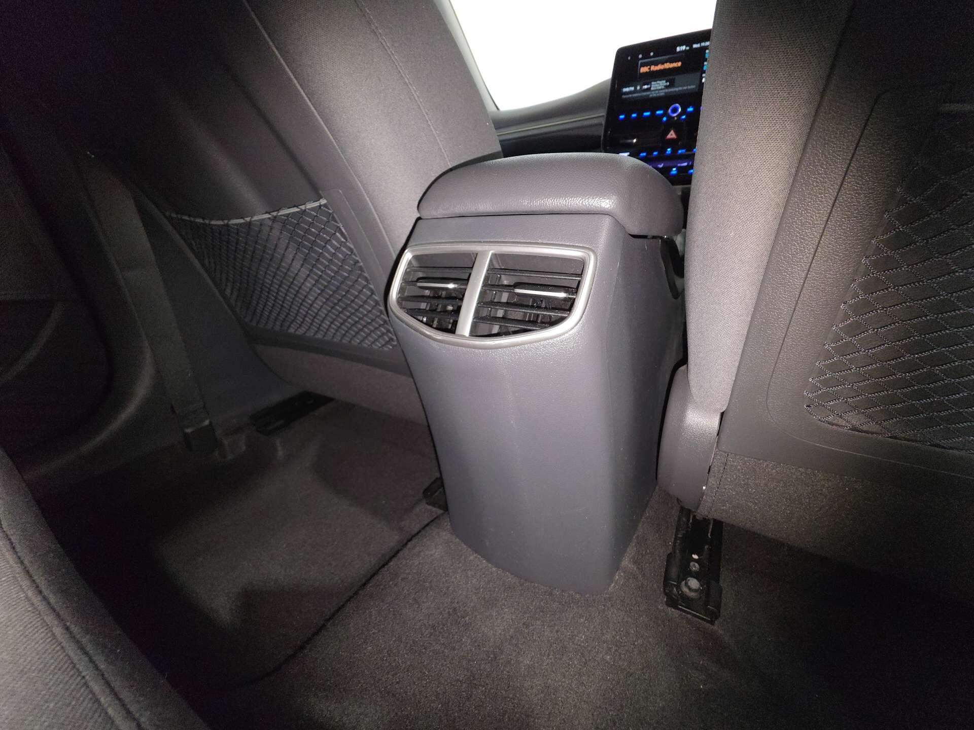 Hyundai Ioniq view 55