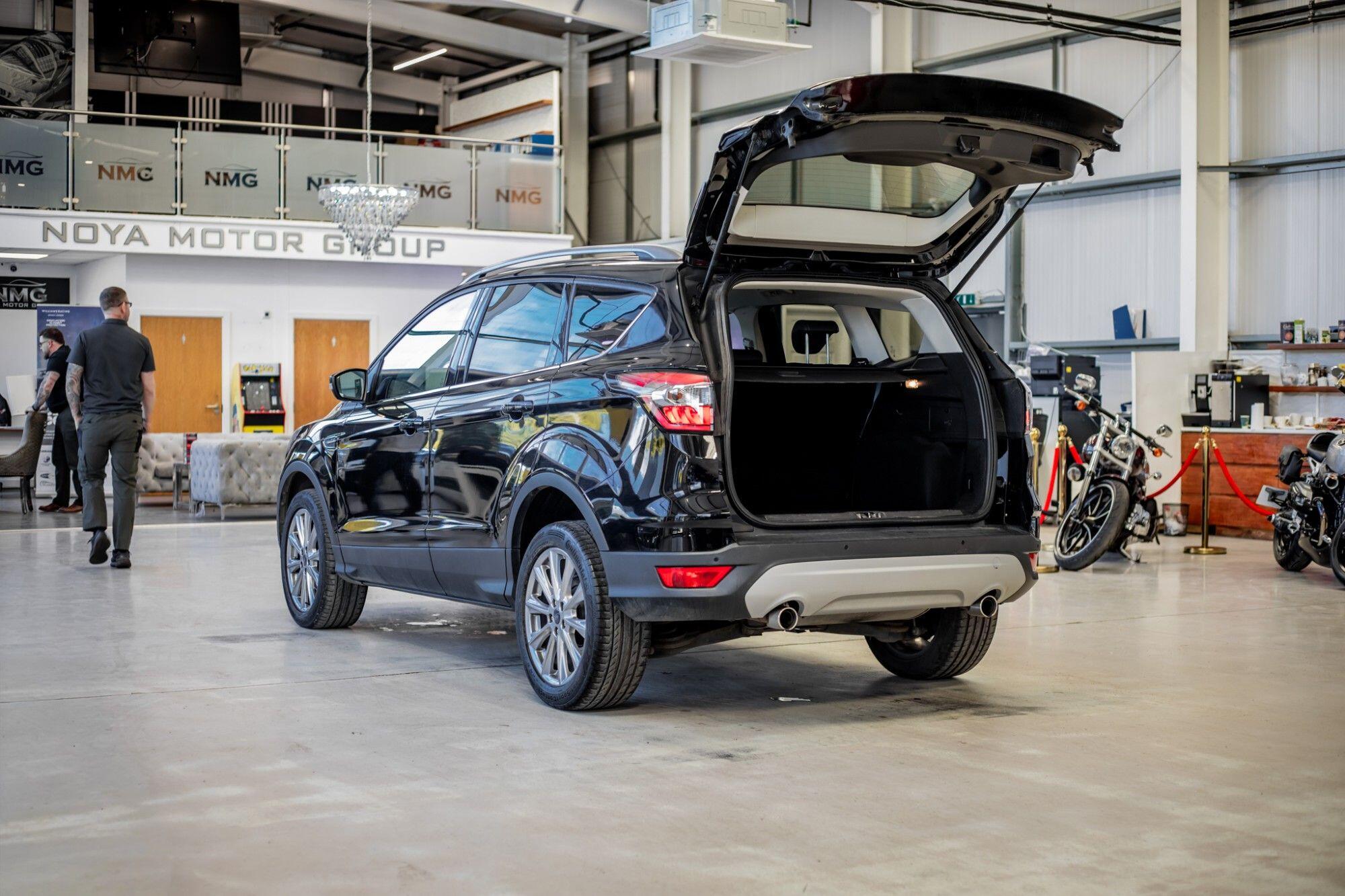 Ford Kuga view 36