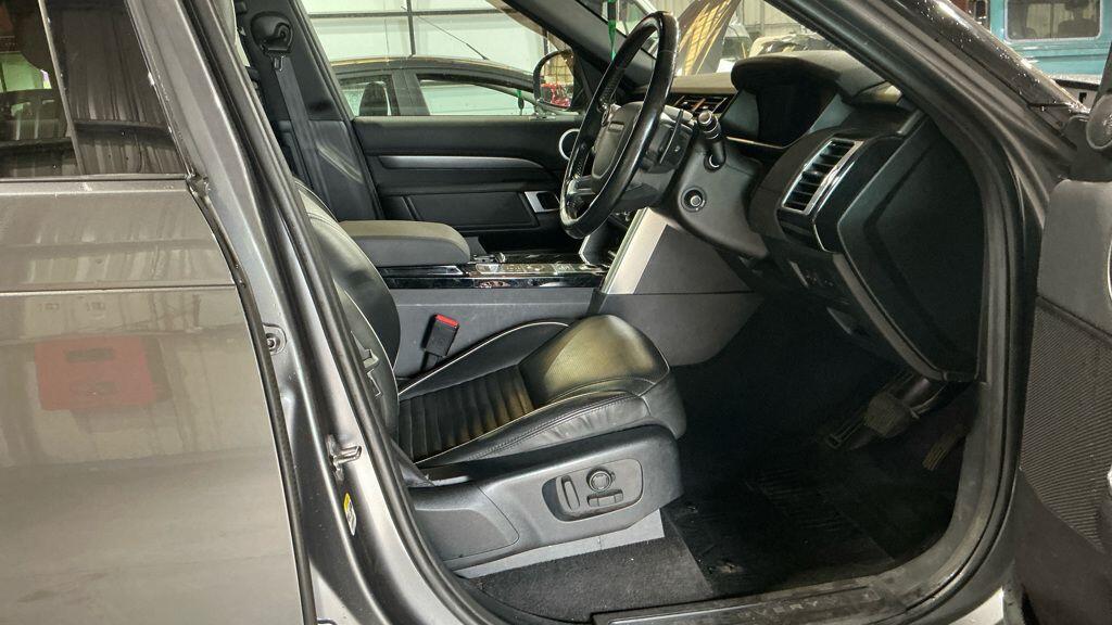 Land Rover Discovery 3 view 2