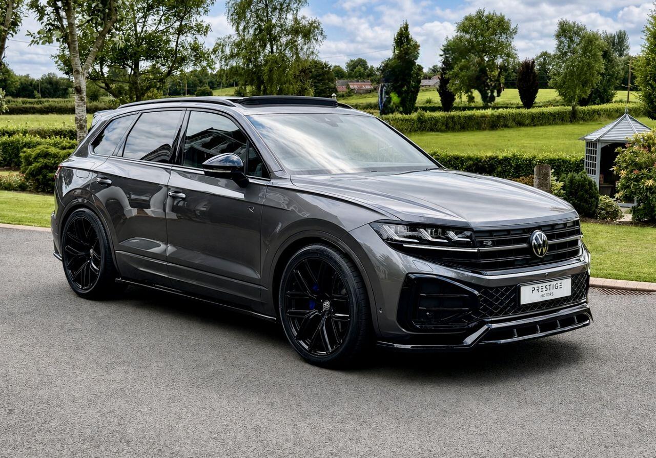 Volkswagen Touareg view 5