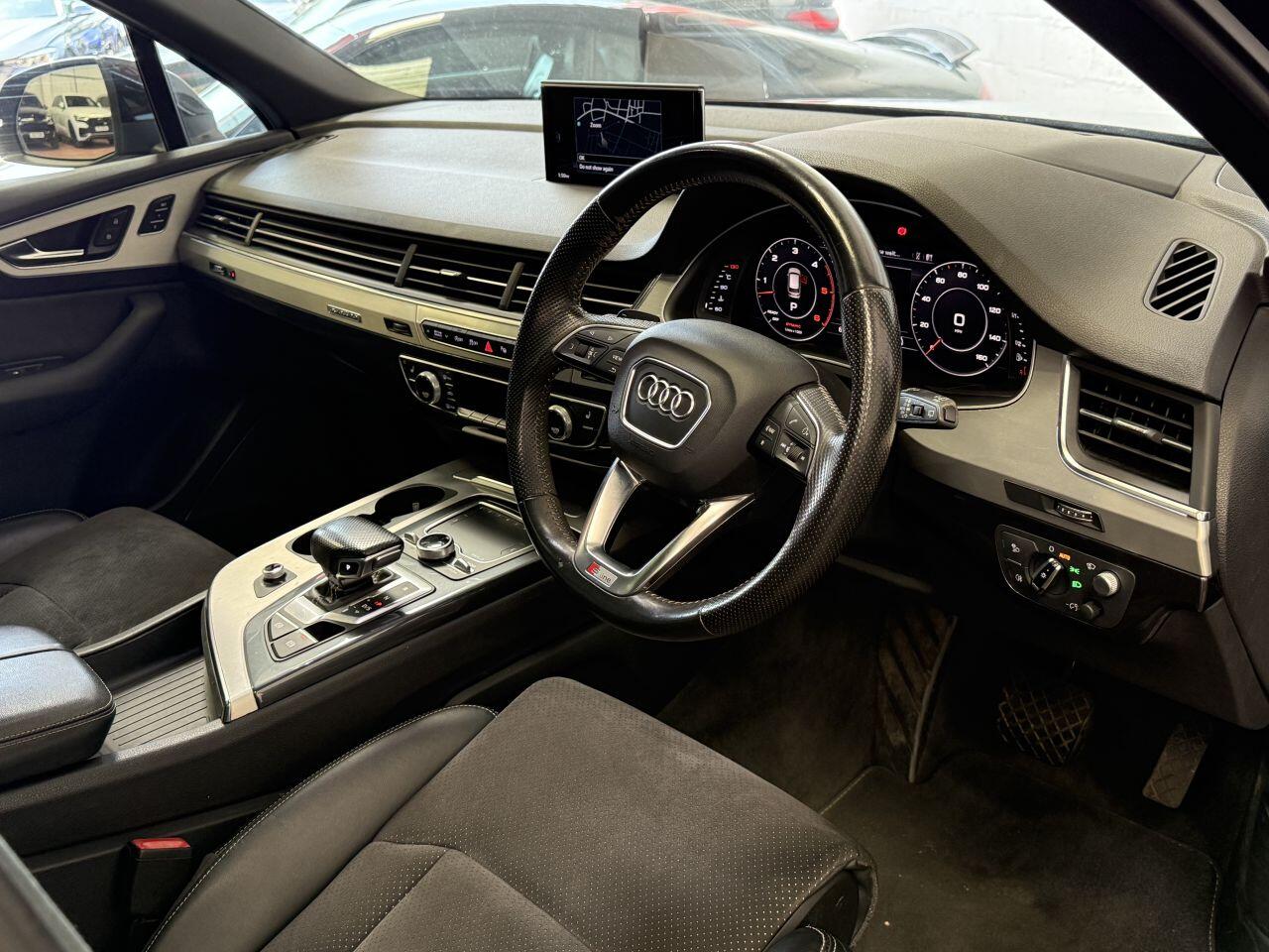 Audi Q7 view 34
