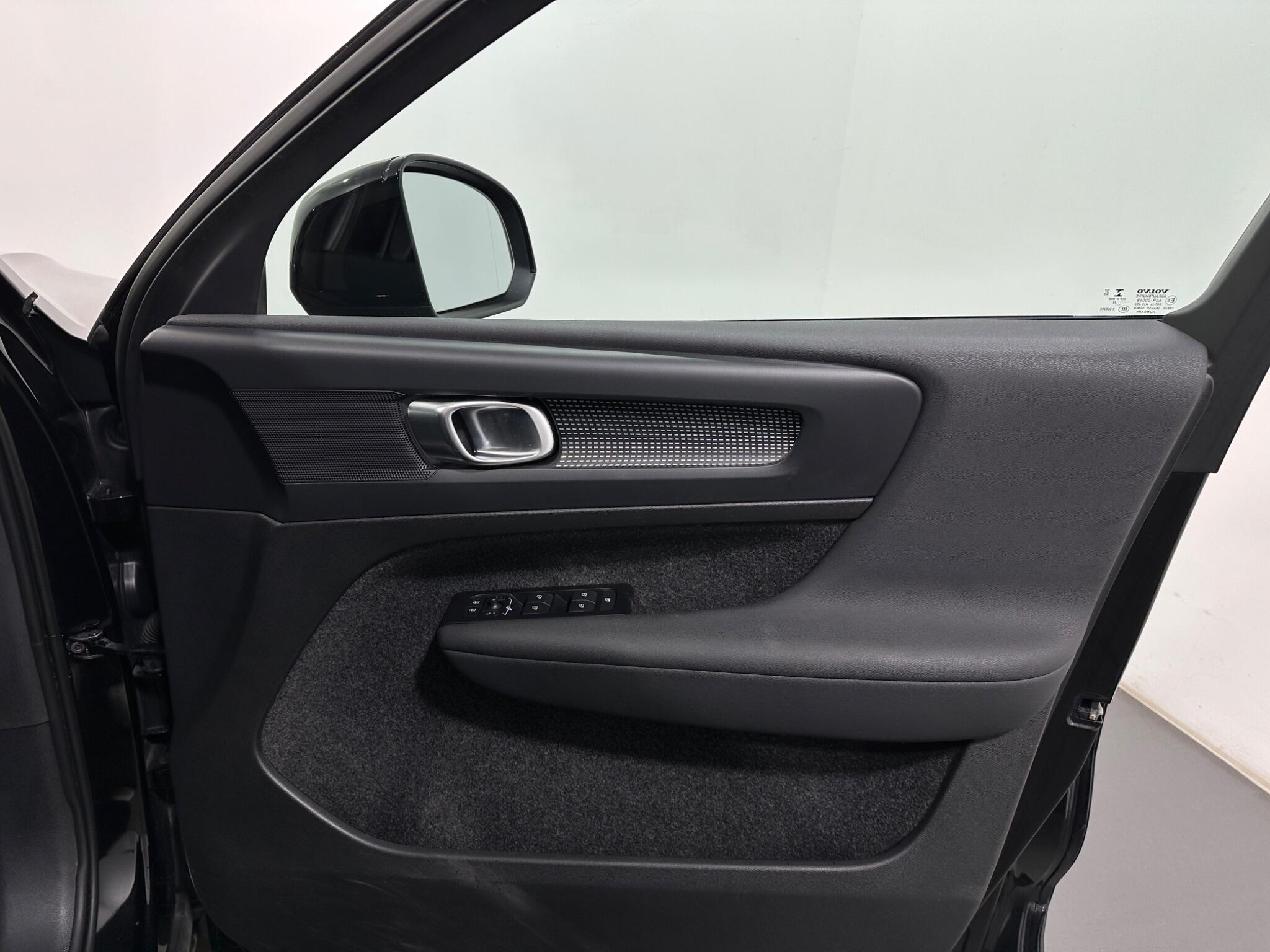 Volvo XC40 view 31