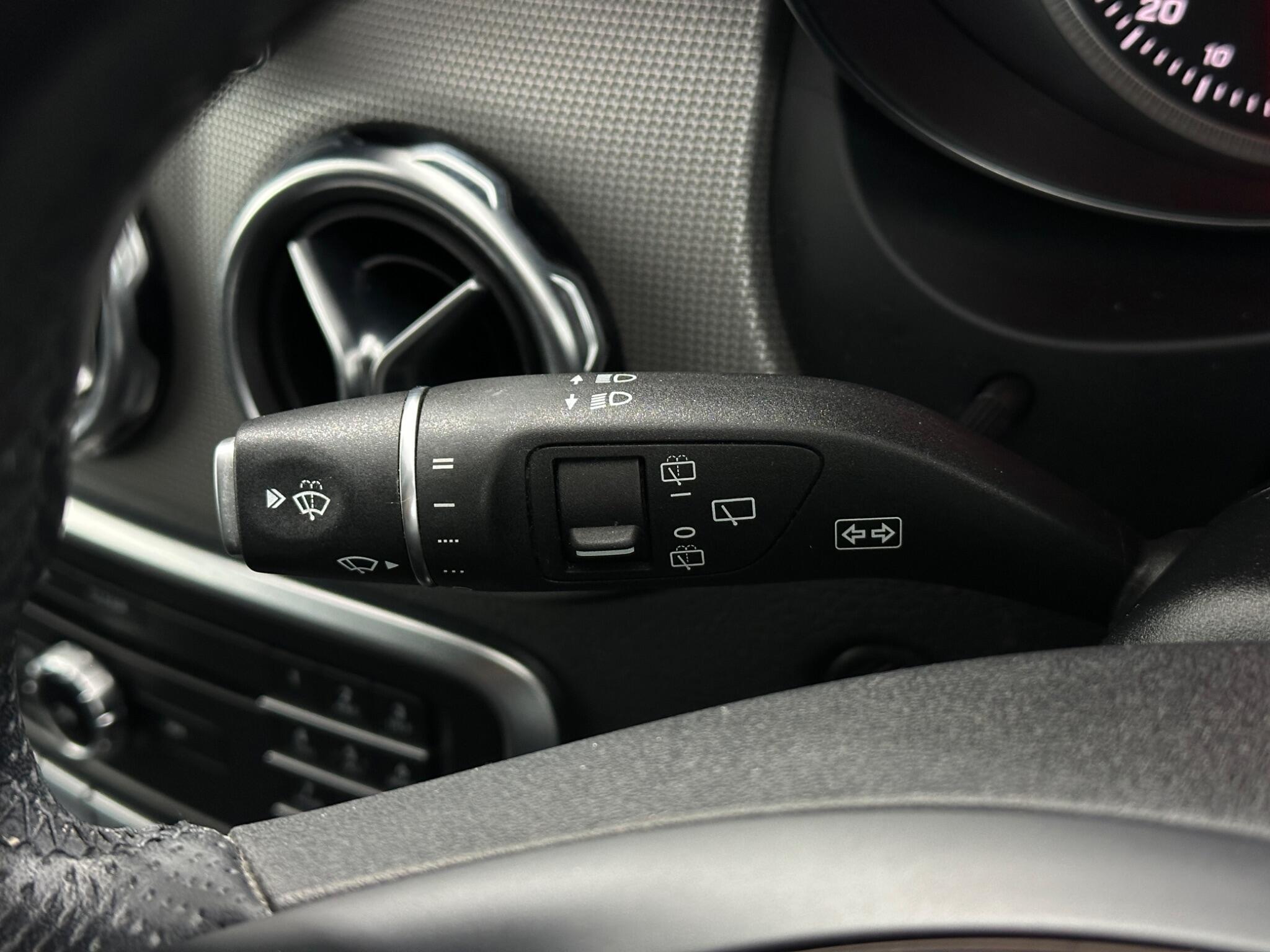 Mercedes-Benz Gla view 14
