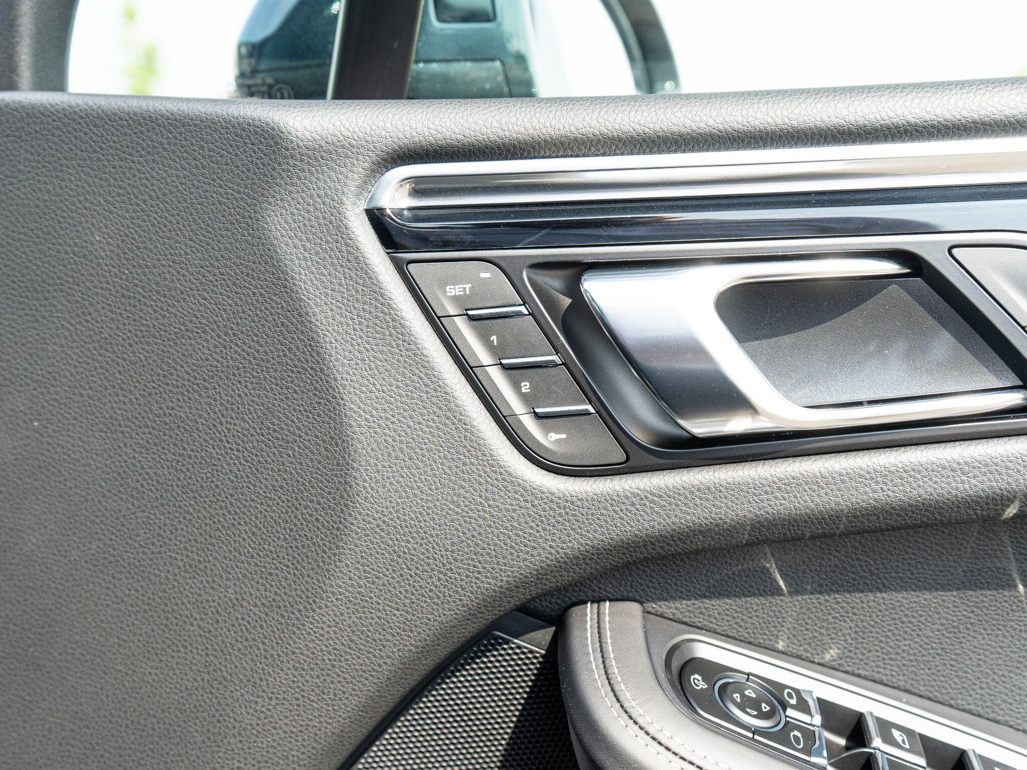 Porsche Macan view 22