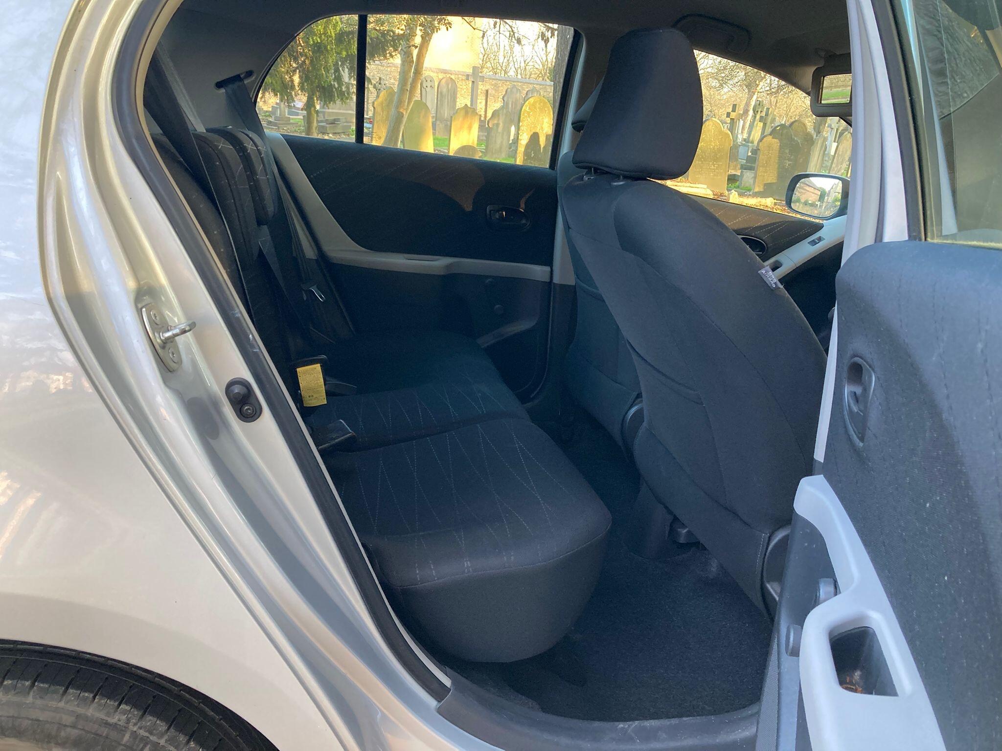 Toyota Yaris view 8