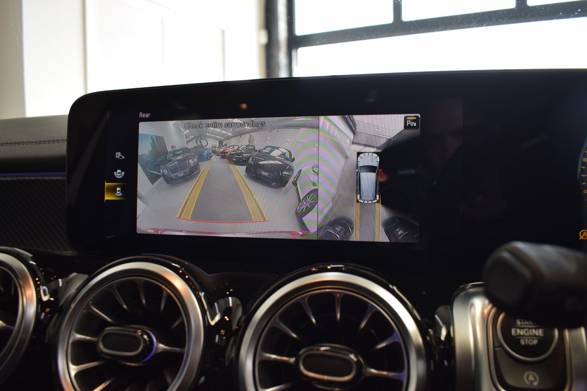 Mercedes-Benz GLB view 24