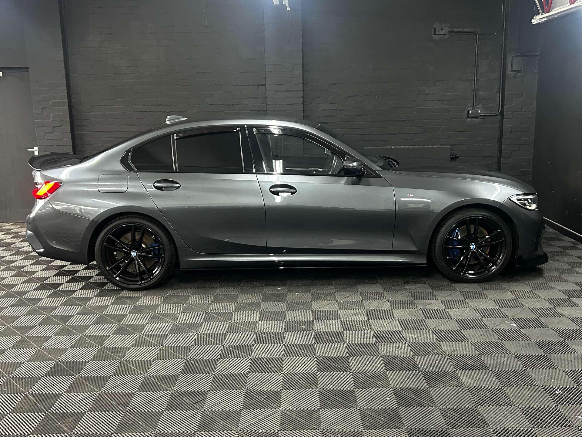BMW 3 Series view 16