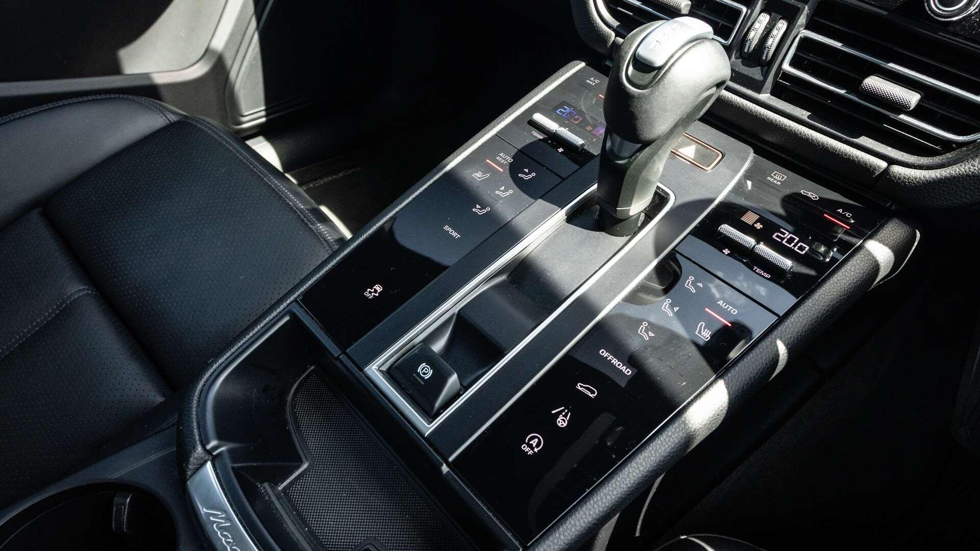 Porsche Macan view 23