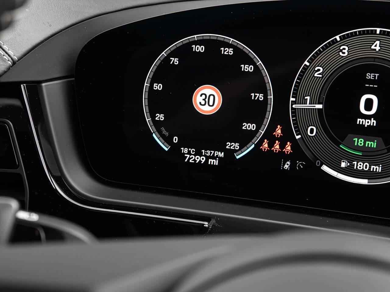 Porsche Cayenne view 25