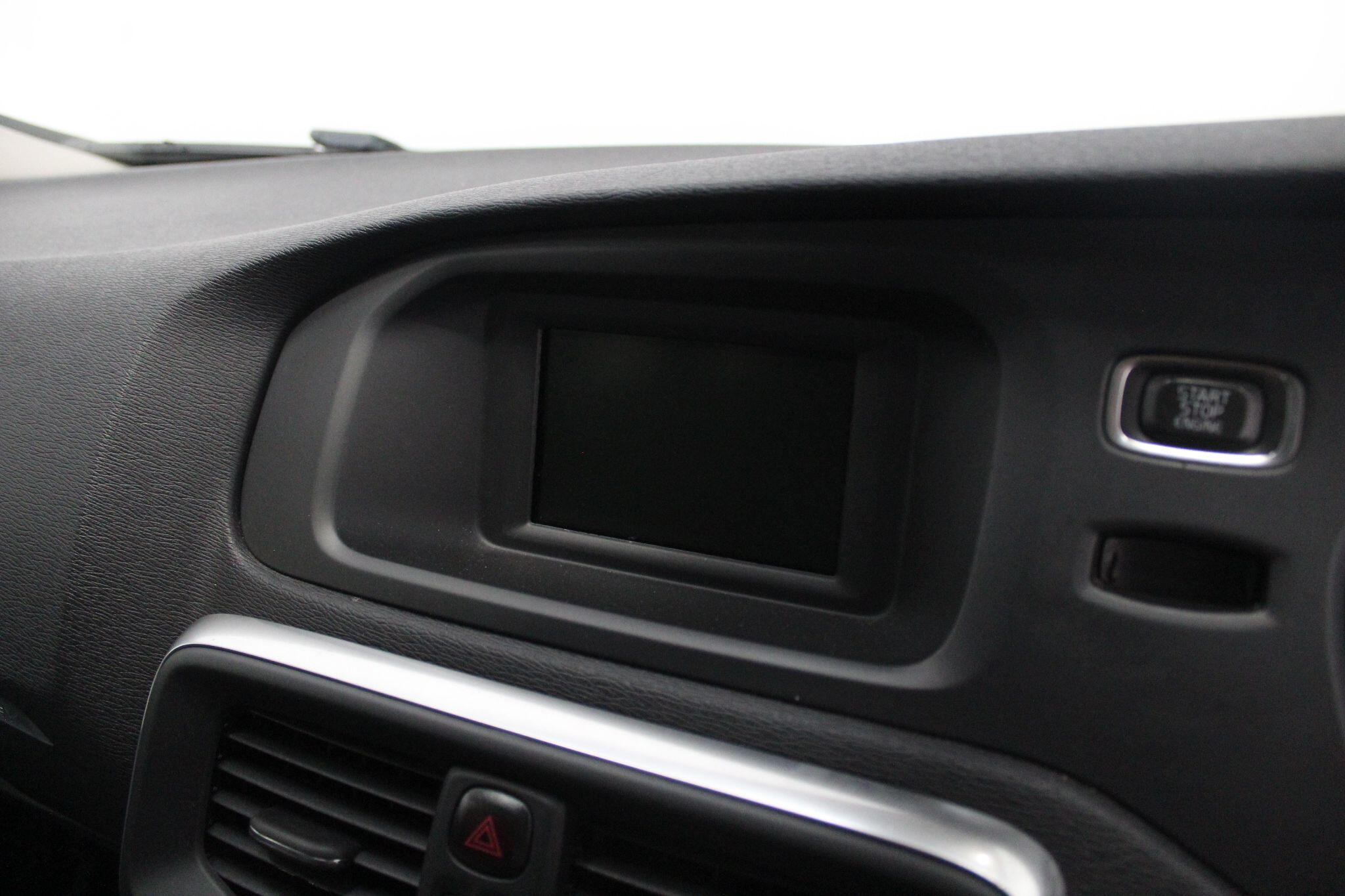 Volvo V40 Cross Country view 37