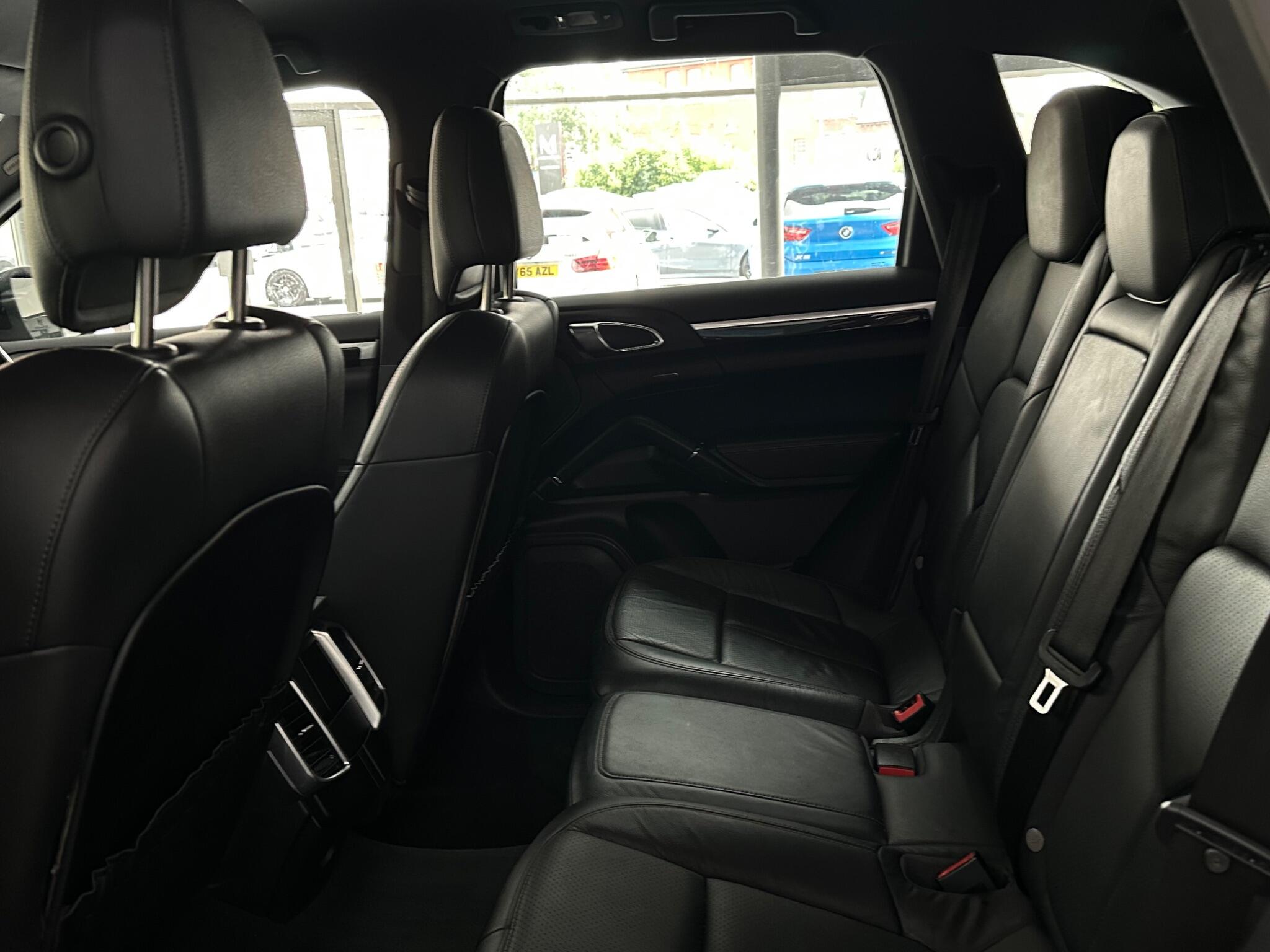 Porsche Cayenne view 35