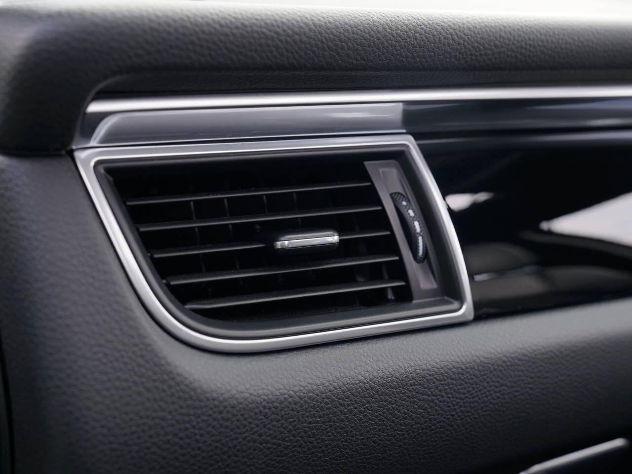 Porsche Macan view 39