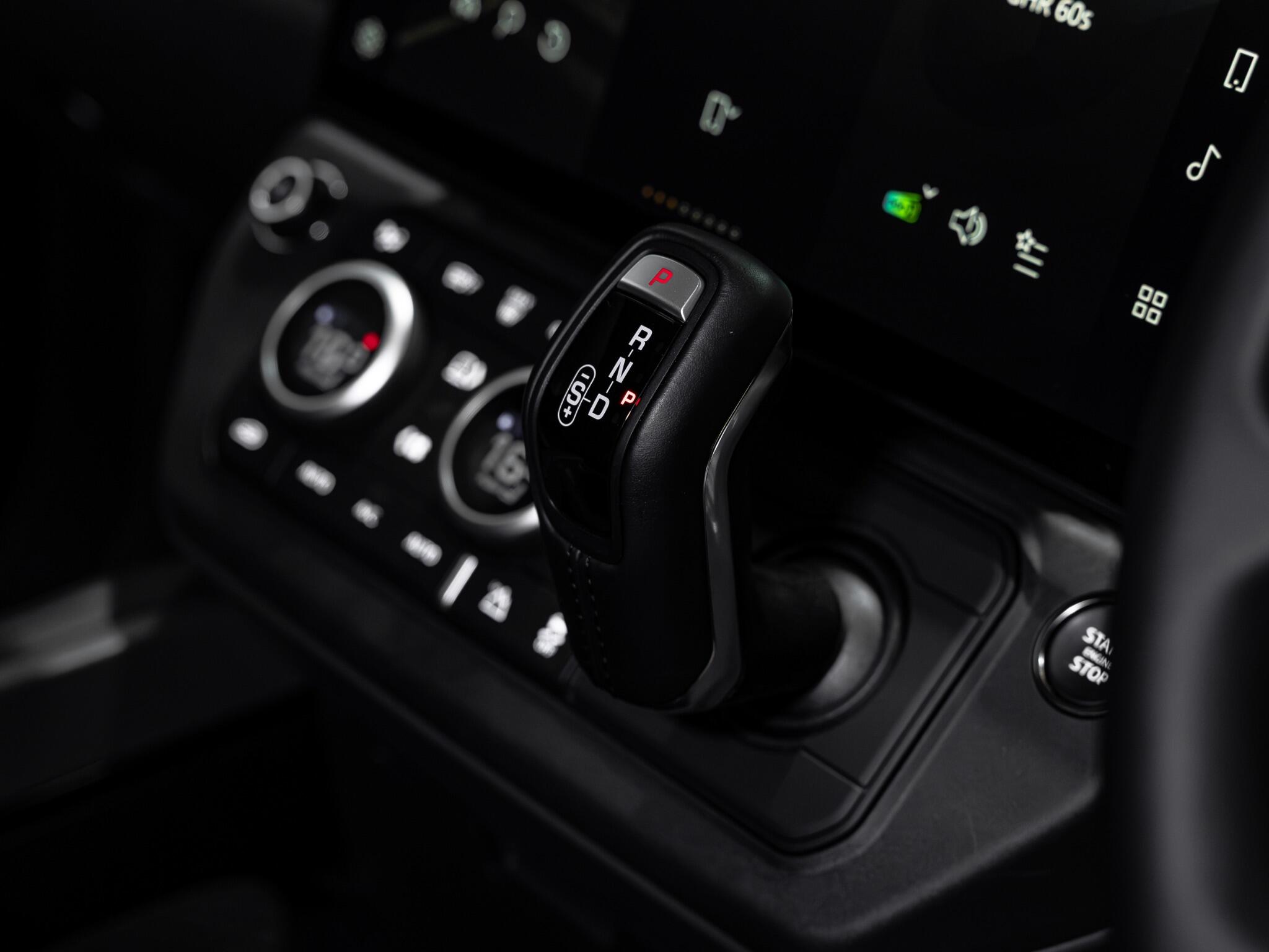 Land Rover Defender view 21