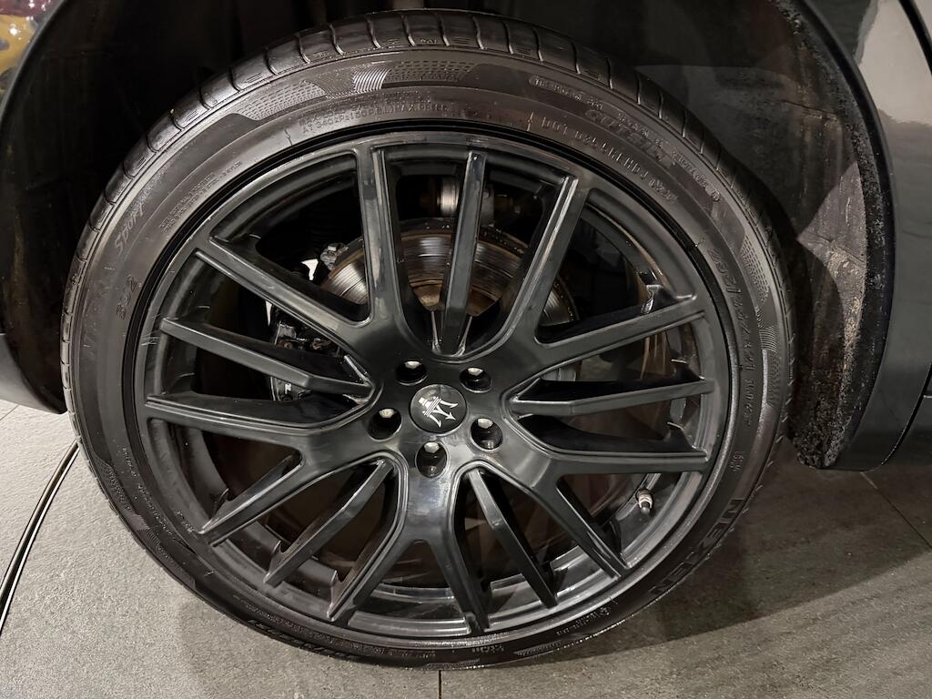 Maserati Levante view 31