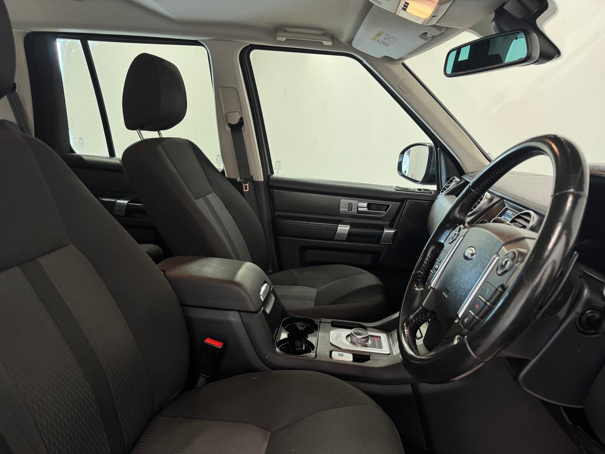 Land Rover Discovery view 10