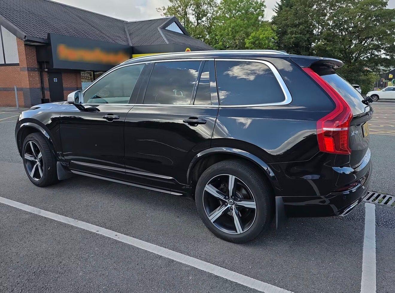 Volvo XC90 view 3